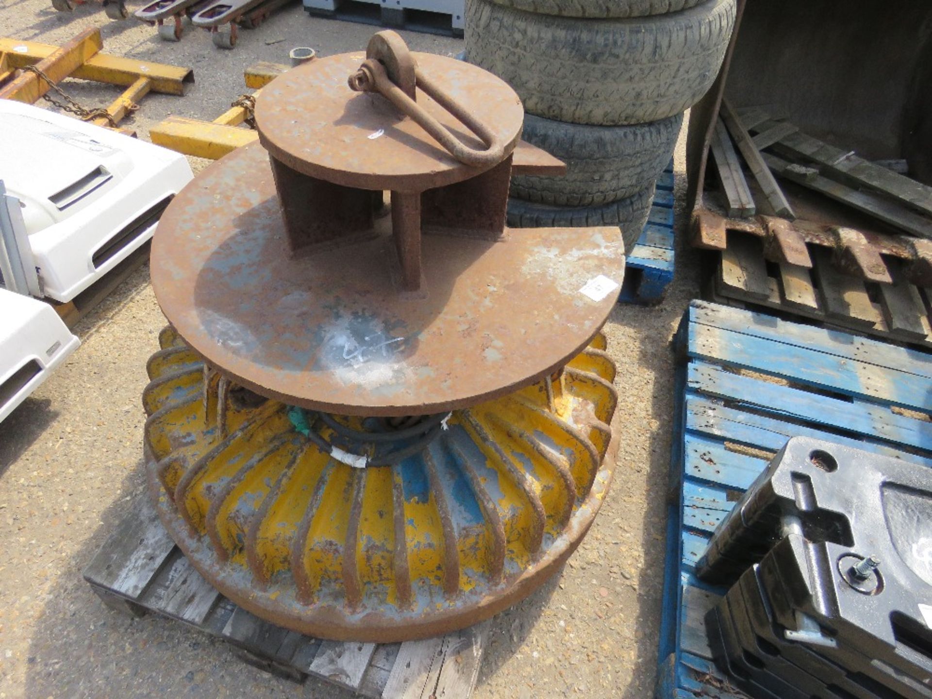 Electro magnet plus top hat unit for scrap handling, working when removed, unused for two years