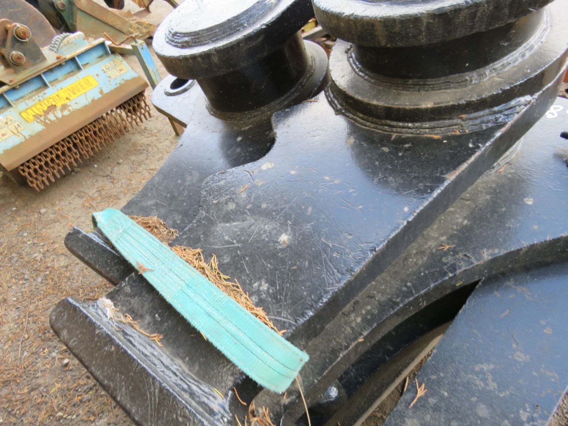 LARGE SIZED MUNCHER JAWS FOR EXCAVATOR ON 90MM PINS. - Image 2 of 4