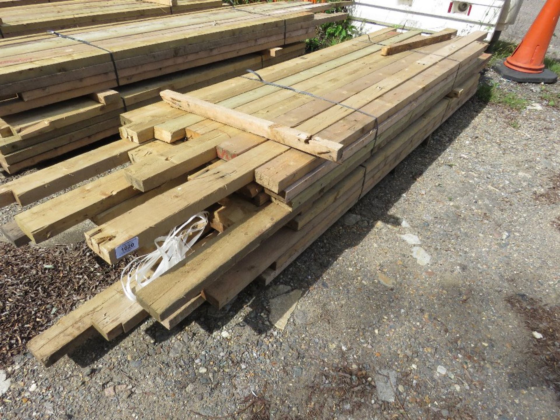 2 X BUNDLES OF PRE USED DE-NAILED 4X2 TIMBER. MAJORITY BEING 2.4-3M LENGTH APPROX. 32 PIECES IN EACH