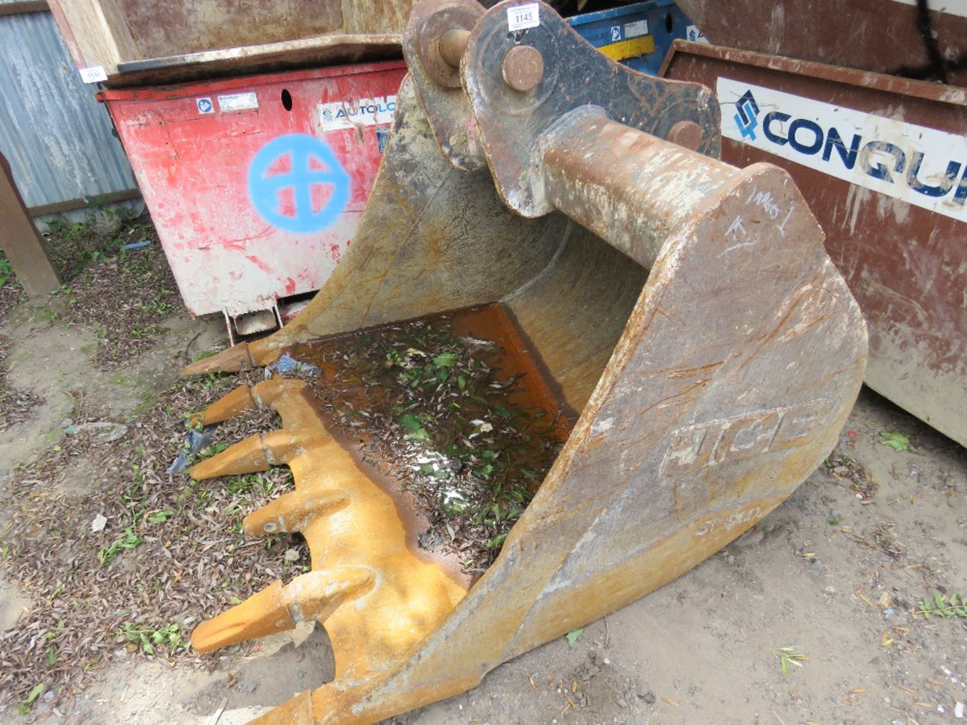 5 FT JCB JS220 EXCAVATOR DIGGING BUCKET ON 80MM PINS.