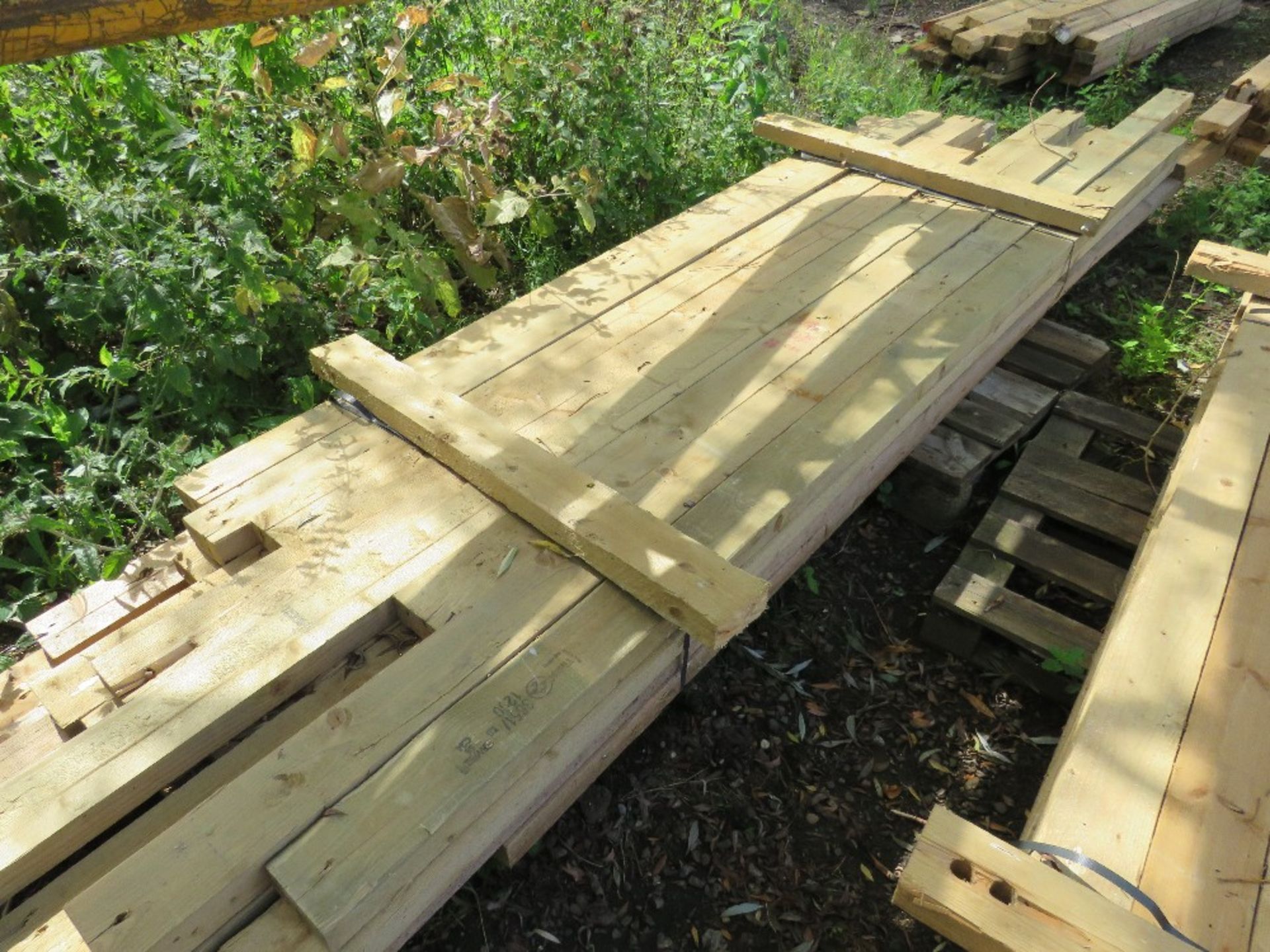 1 X BUNDLE OF PRE USED DE-NAILED 4X2 TIMBER, MAJORITY BEING 2.1-3M LENGTH. APPROX 32 IN EACH PACK.