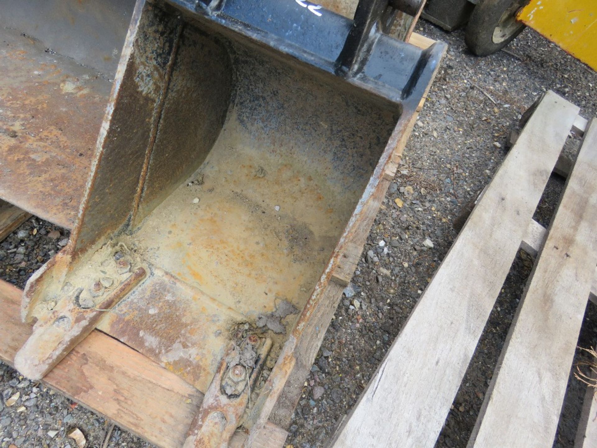 12" 25MM PINNED EXCAVATOR BUCKET. - Image 2 of 2