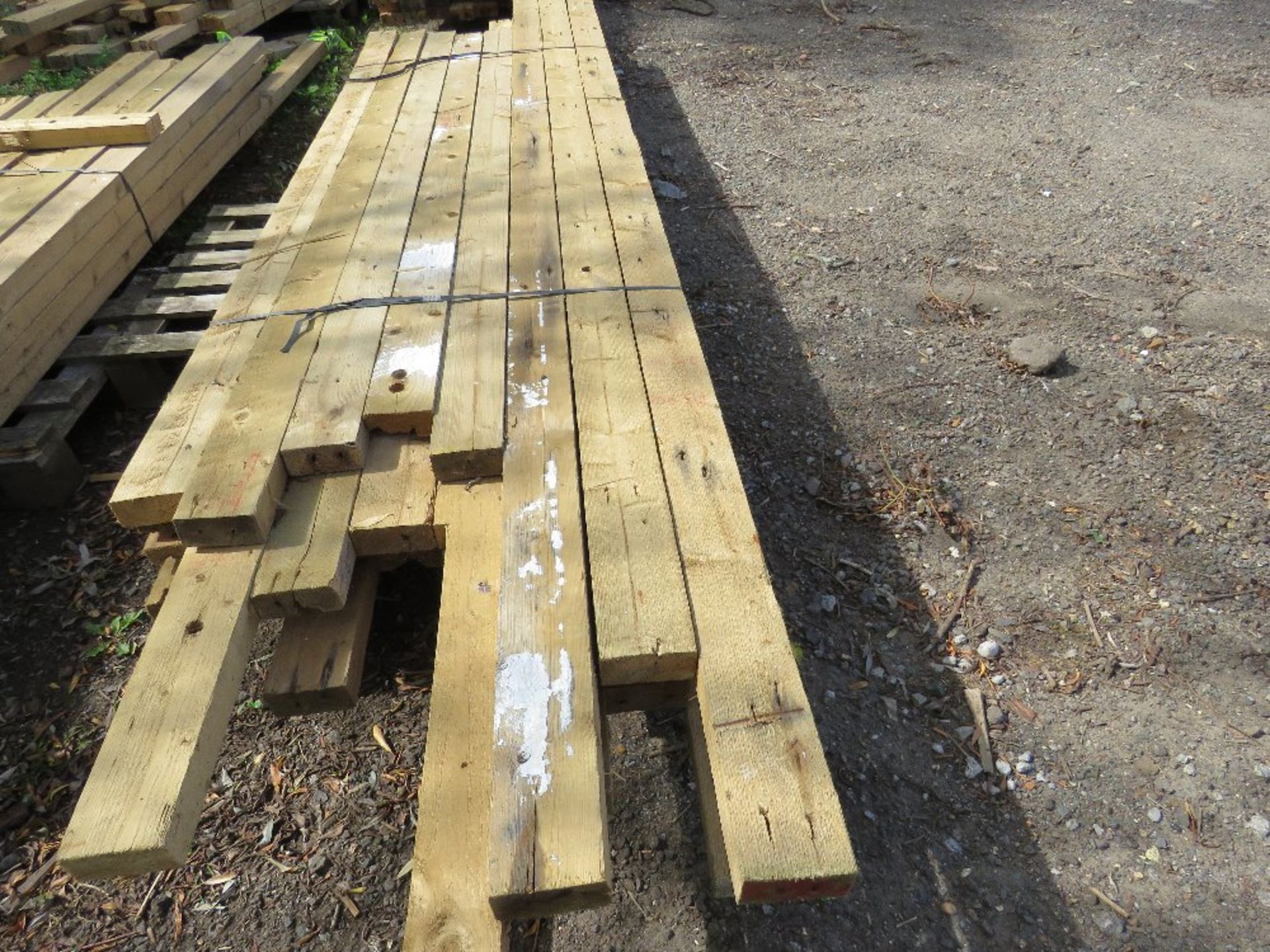 1 X BUNDLE OF PRE USED DE-NAILED 4X2 TIMBER, MAJORITY BEING 2.1-3M LENGTH. APPROX 32 IN EACH PACK. - Image 2 of 2