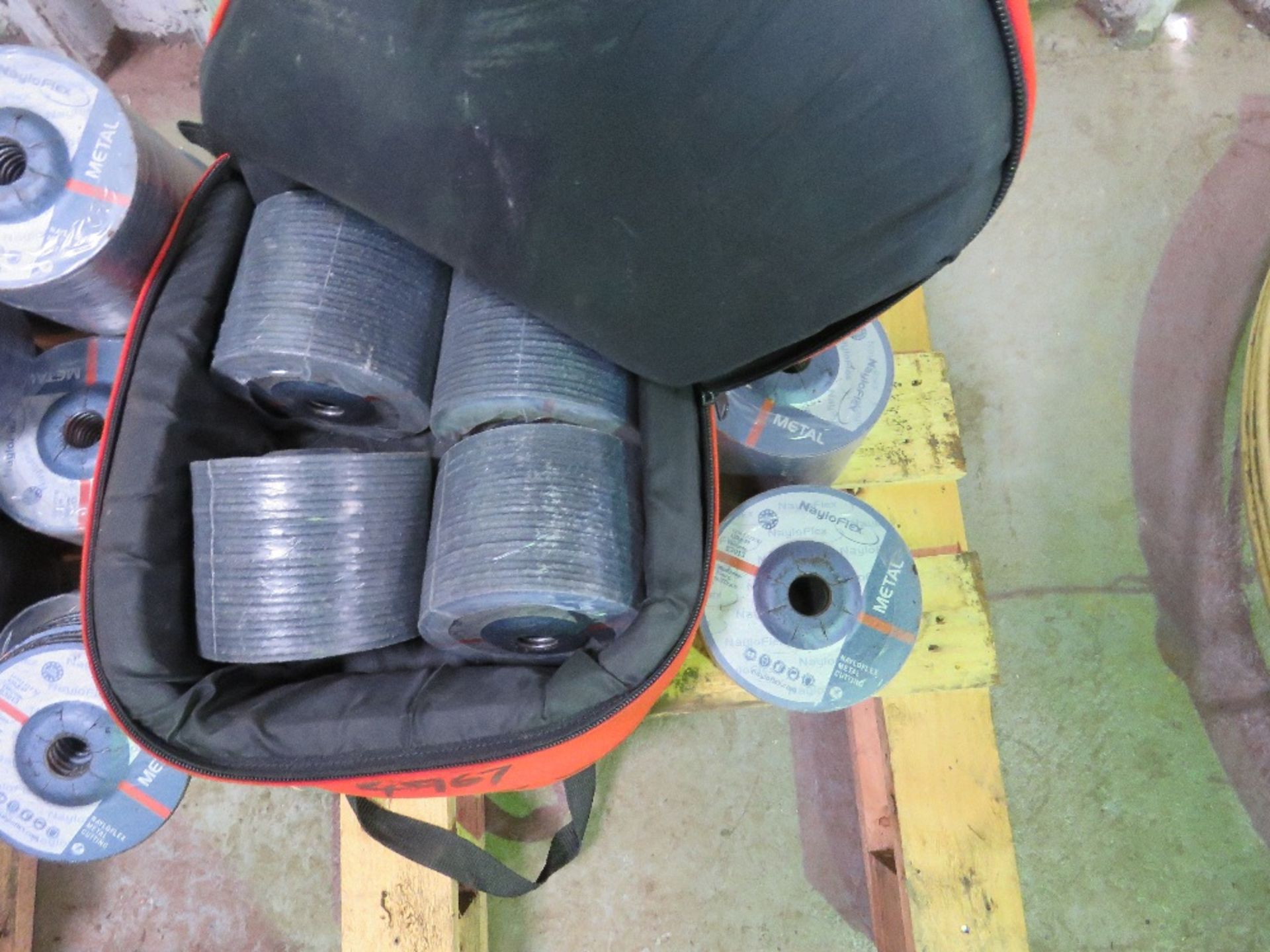 PALLET OF 125 X 3 X 22.23MM METAL CUTTING DISCS. - Image 2 of 2