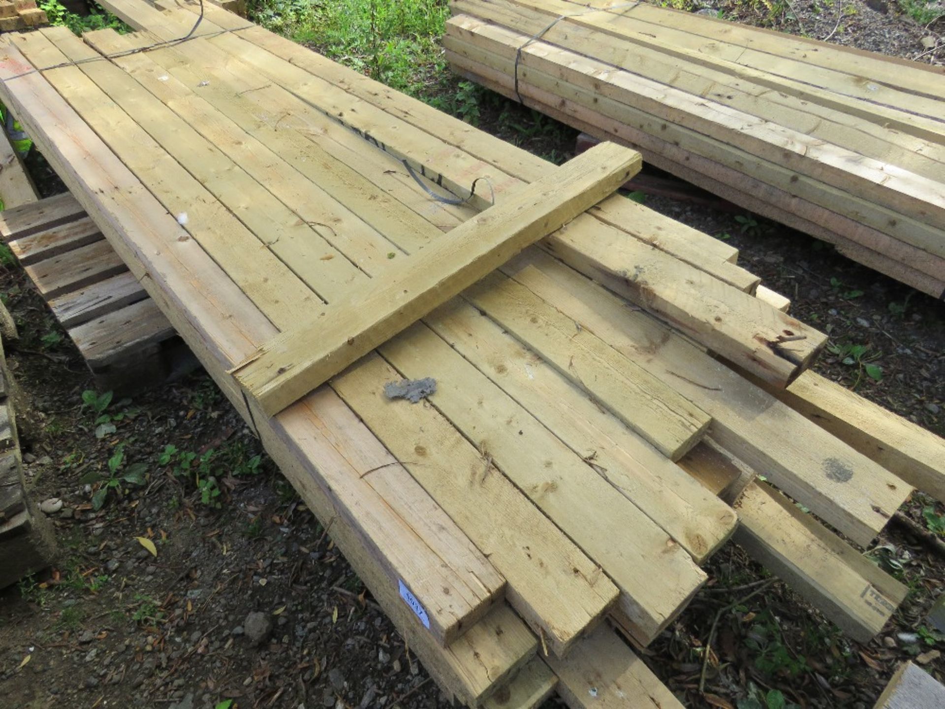 1 X BUNDLE OF PRE USED DE-NAILED 4X2 TIMBER, MAJORITY BEING 2.1-3M LENGTH. APPROX 32 IN EACH PACK.