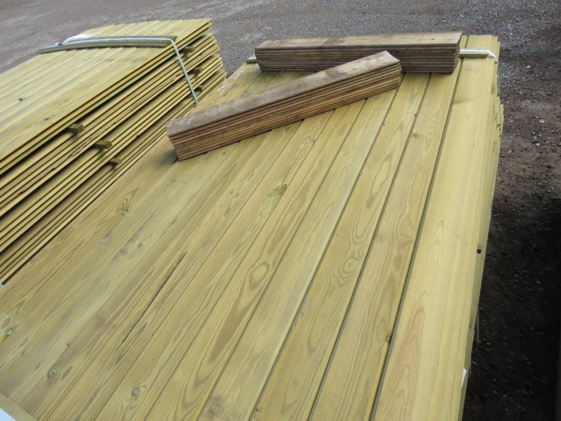 SMALLER PACK OF 1.72M APPROX SHIPLAP CLADDING TIMBER X 9.5CM WIDTH. - Image 2 of 3