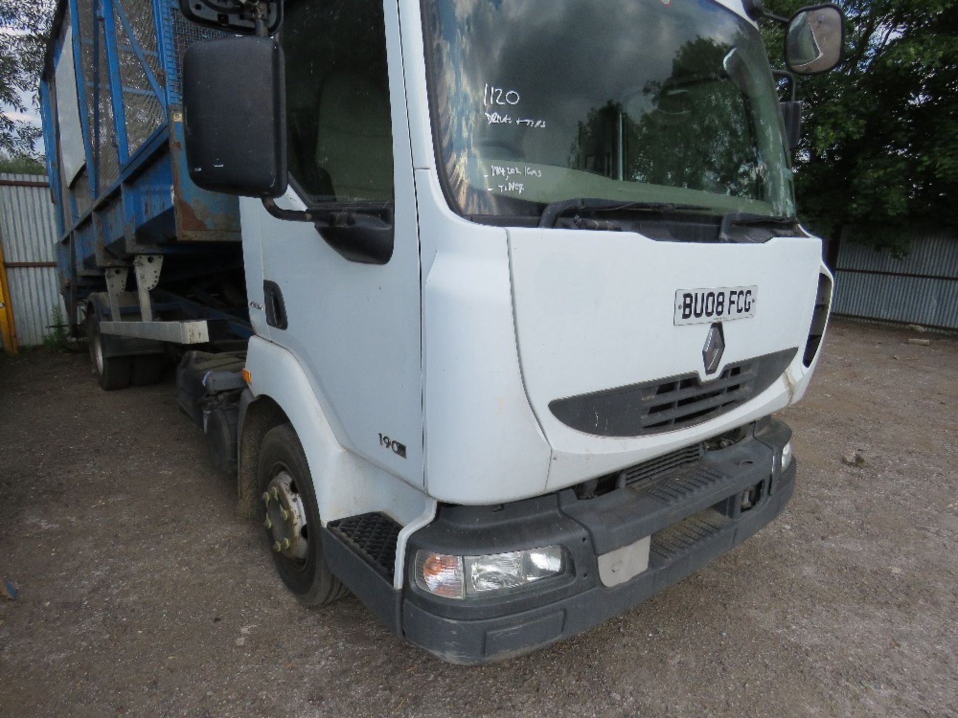 RENAULT MIDLUM 190 7.5TONNE TIPPER REG:BU08 FCG. WITH TAIL LIFT. MESH SIDES. 184,202 REC KMS. WITH V