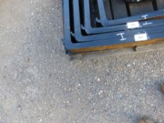 PAIR OF 1 M LONG FORKLIFT TINES (UNTESTED).