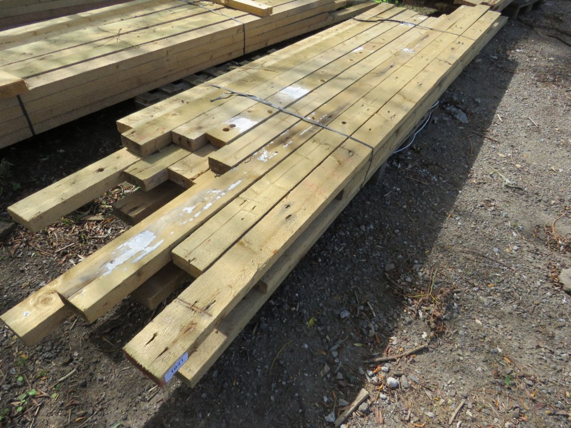 1 X BUNDLE OF PRE USED DE-NAILED 4X2 TIMBER, MAJORITY BEING 2.1-3M LENGTH. APPROX 32 IN EACH PACK.