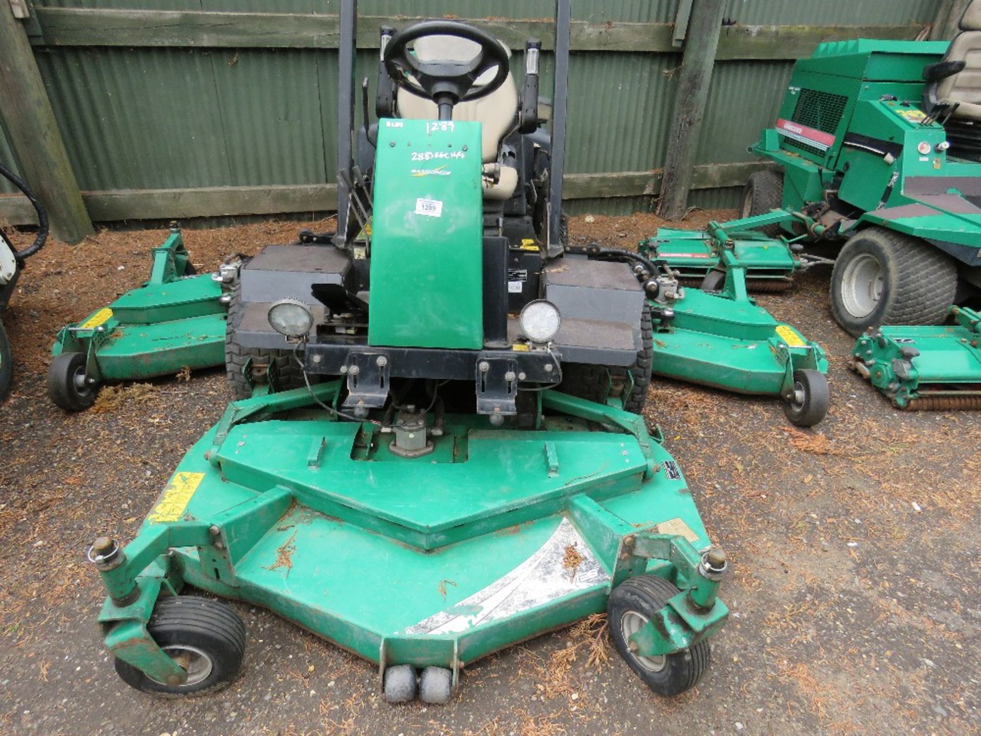 RANSOMES HR6010RAN BATWING RIDE ON MOWER. SN:EA000862 REC HRS. 2883 REC HRS. WHEN TESTED WAS SEEN T