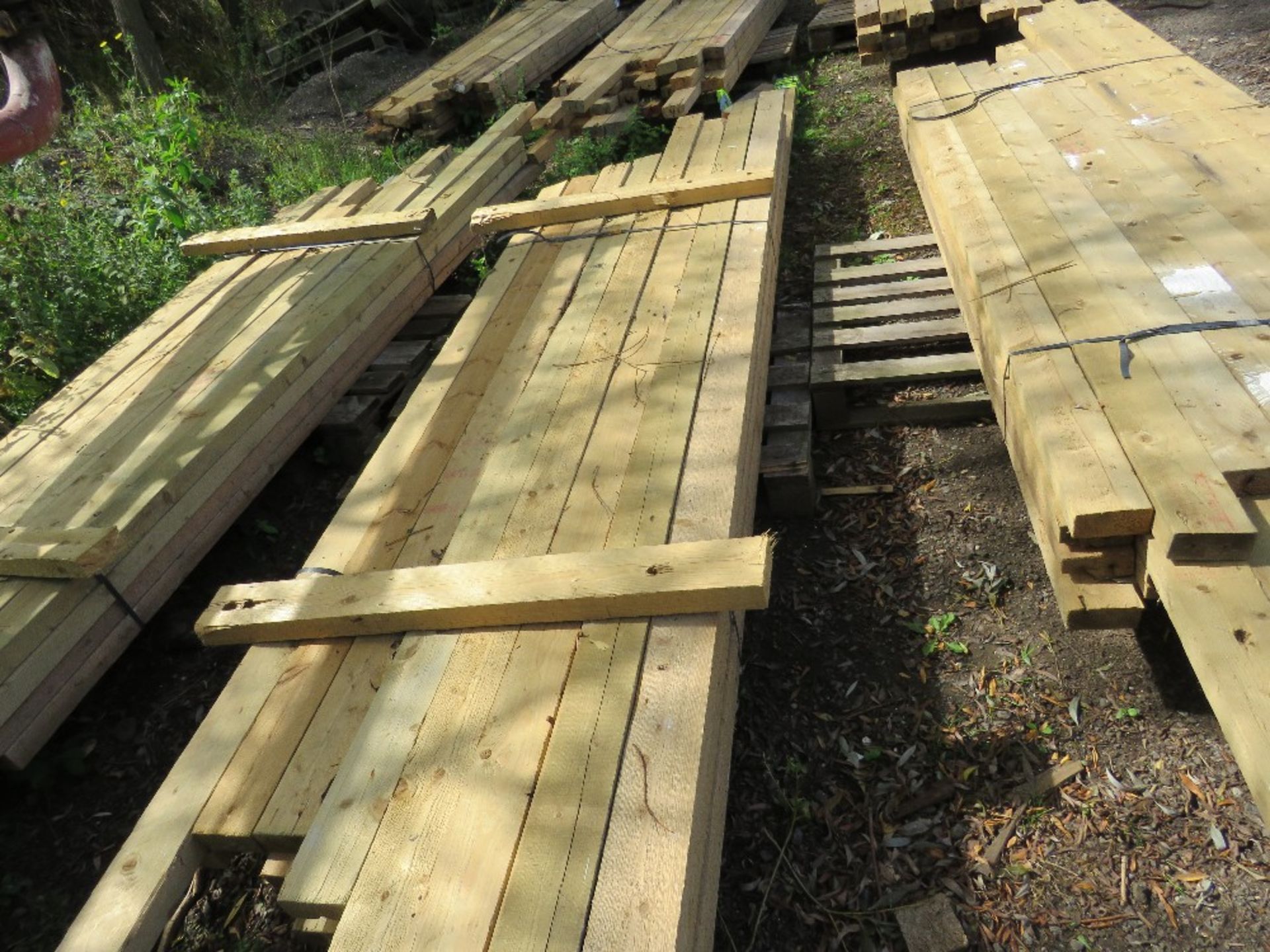 1 X BUNDLE OF PRE USED DE-NAILED 4X2 TIMBER, MAJORITY BEING 2.1-3M LENGTH. APPROX 32 IN EACH PACK. - Image 2 of 2