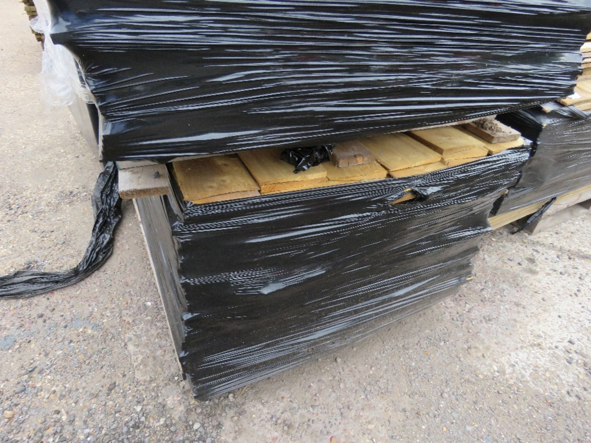 2 X PALLETS OF FEATHER EDGE TIMBER, BELIEVED TO BE APPROX 1.3M LENGTH. - Image 2 of 3
