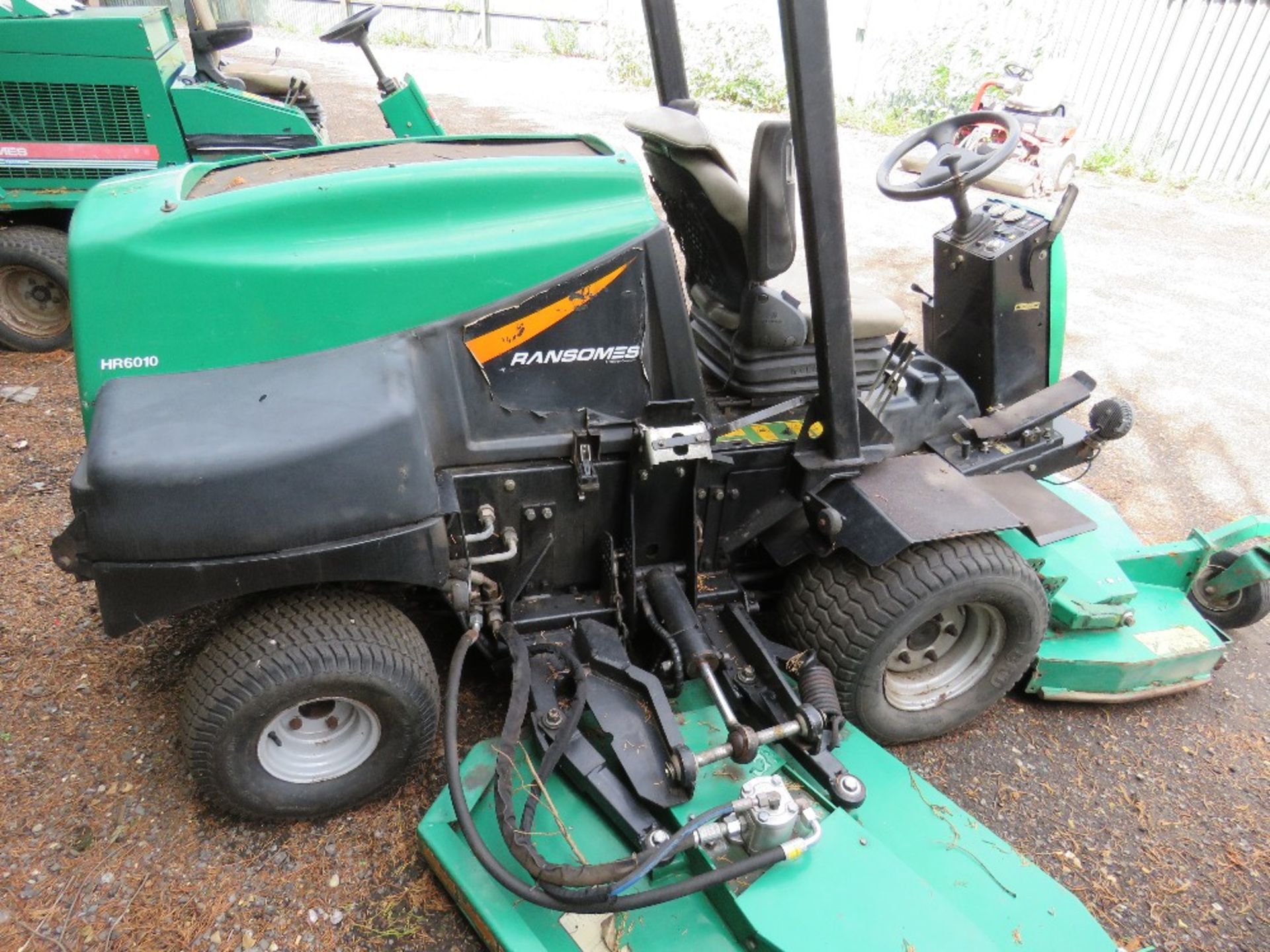 RANSOMES HR6010RAN BATWING RIDE ON MOWER. SN:EA000862 REC HRS. 2883 REC HRS. WHEN TESTED WAS SEEN T - Image 8 of 8