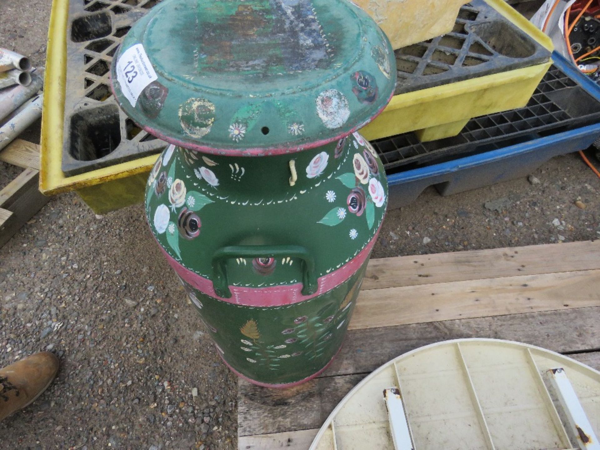 DECORATIVELY PAINTED MILK CHURN WITH LID. - Image 2 of 3