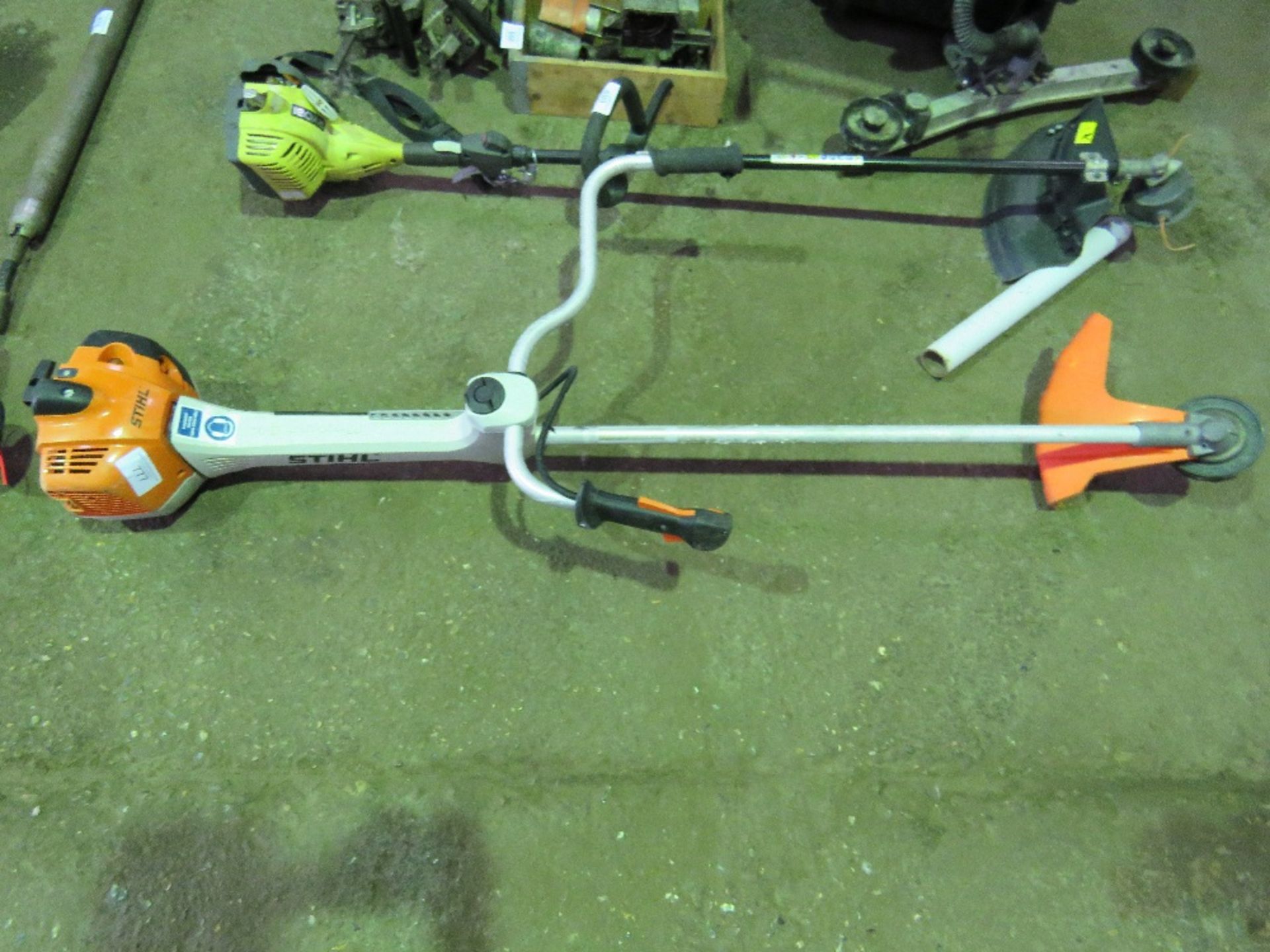 STIHL HEAVY DUTY PETROL ENGINE HANDLEBAR STRIMMER.