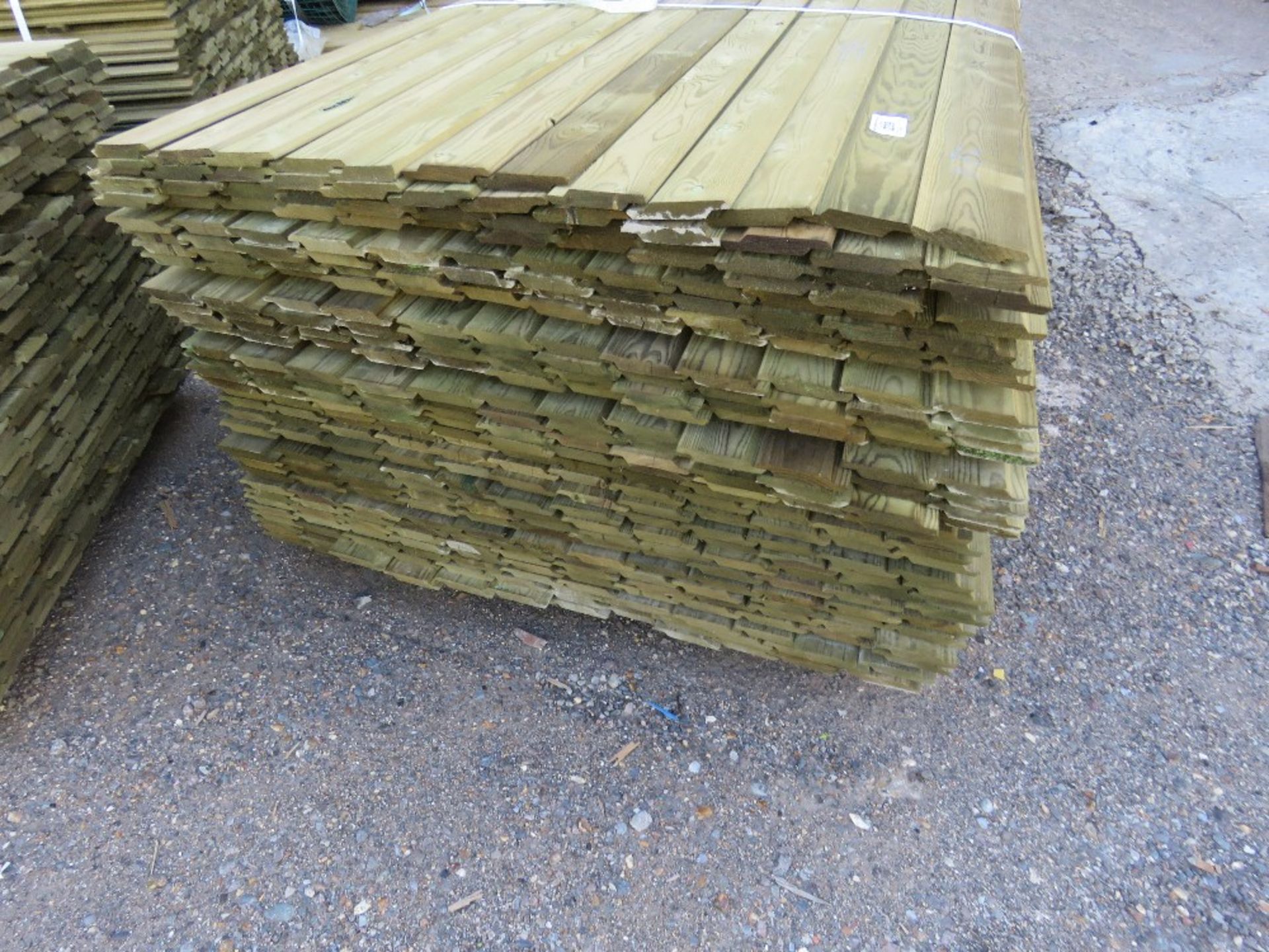 LARGE PACK OF 1.72M X 10CM SHIPLAP TIMBER (APPROX) - Image 2 of 3