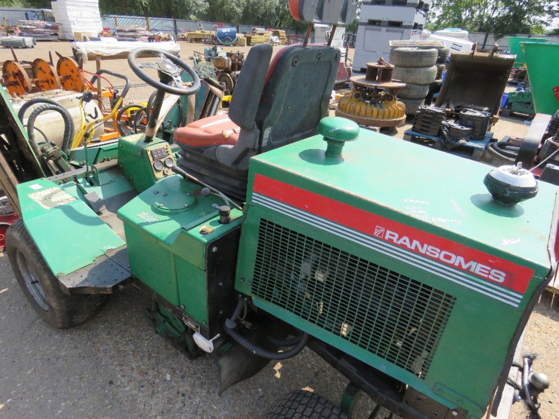 RANSOMES 213 TRIPE MOWER WITH KUBOTA ENGINE, WHEN TESTED WAS SEEN TO TURNOVER BUT NOT START. - Image 2 of 3