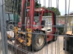 MANITOU BUGGY COMPACT SIZED FORKLKIFT, YEAR 1984 APPROX. 7350 REC HOURS. SUPPLIED WITH BUCKET AND FO