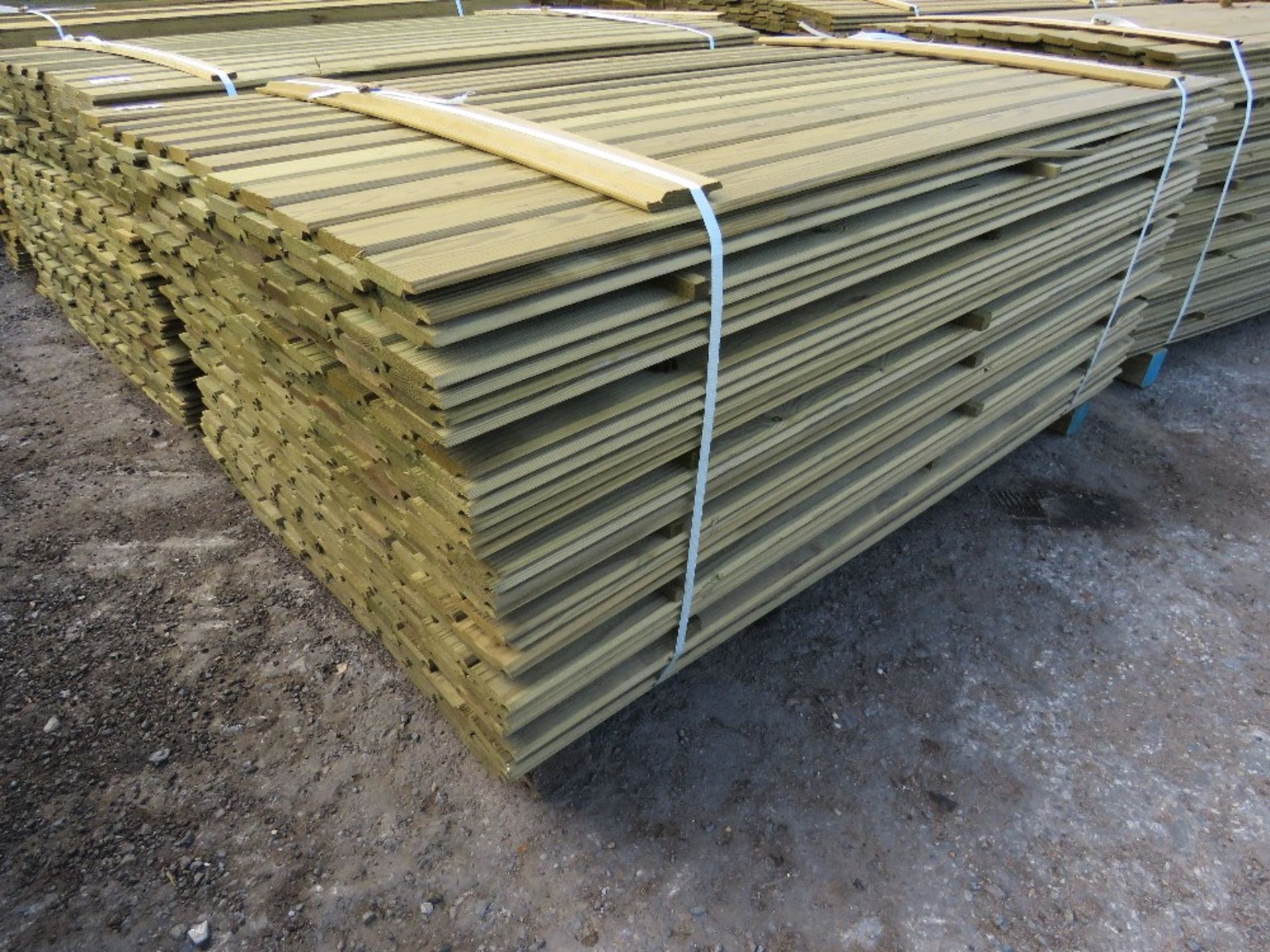 LARGE PACK OF 1.72M APPROX SHIPLAP CLADDING TIMBER X 9.5CM WIDTH.