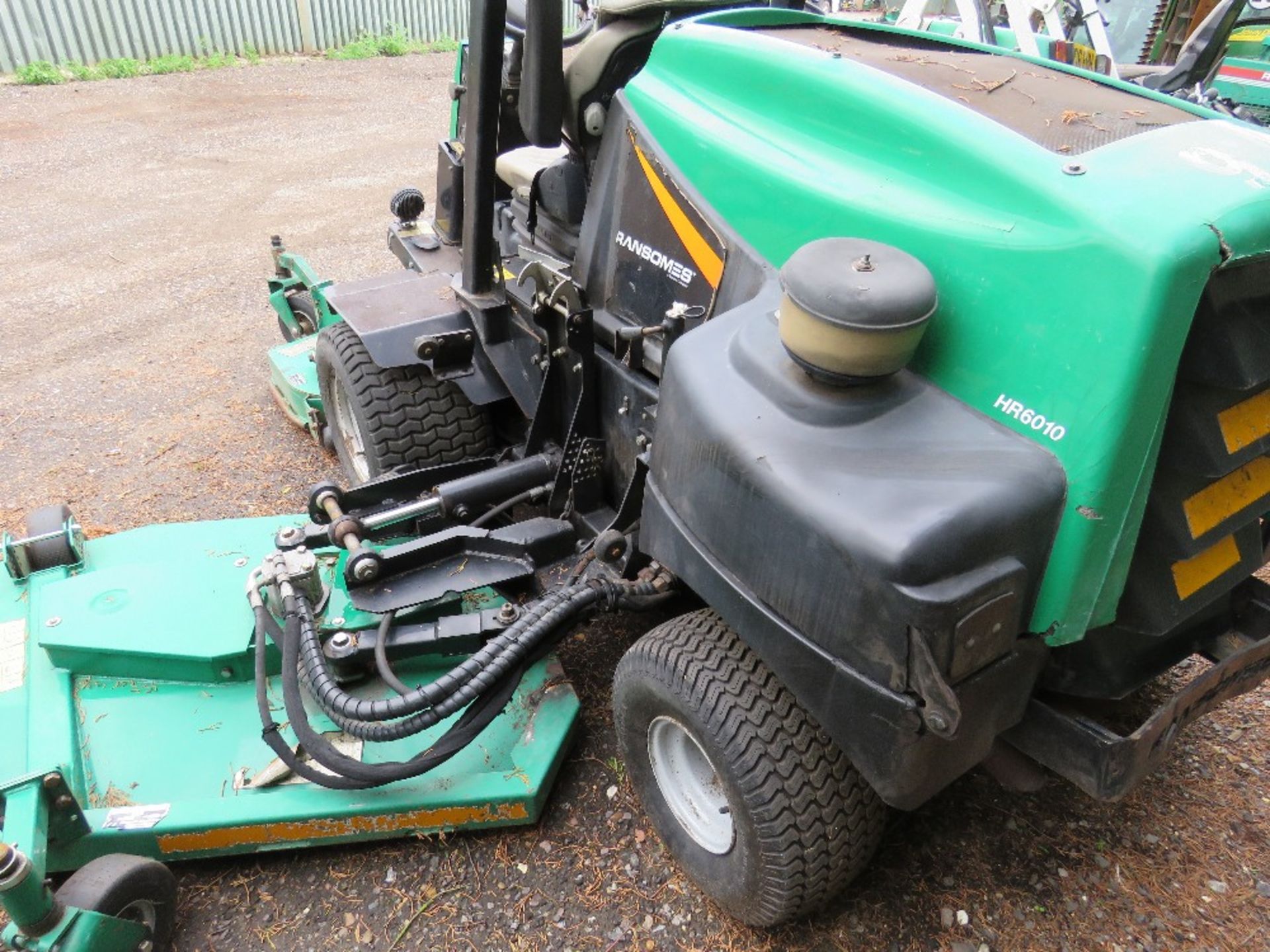 RANSOMES HR6010RAN BATWING RIDE ON MOWER. SN:EA000862 REC HRS. 2883 REC HRS. WHEN TESTED WAS SEEN T - Image 5 of 8