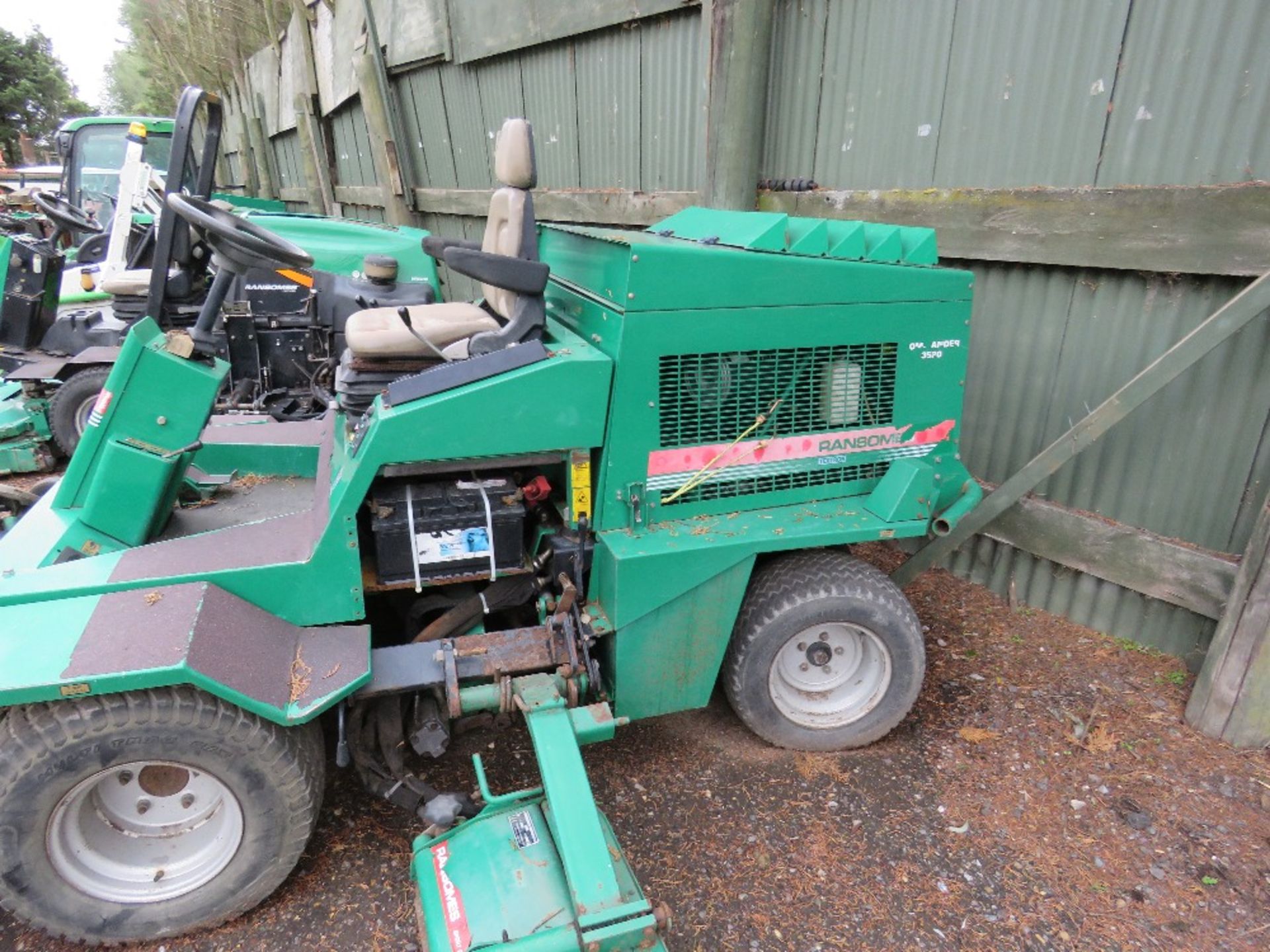 RANSOMES COMMANDER 3520 5 GANG MOWER. 3433 REC HOURS. WHEN TESTED WAS SEEN TO DRIVE AND MOWERS TURNE - Image 6 of 9