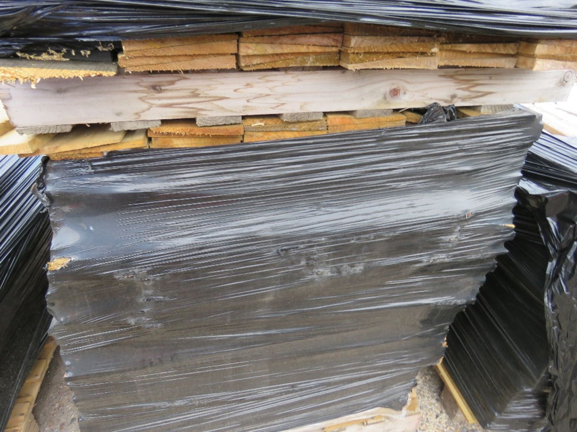 2 X PACKS OF FEATHER EDGE TIMBER, ASSORTED LENGTHS 0.8 - 1.2 M APPROX. - Image 4 of 4