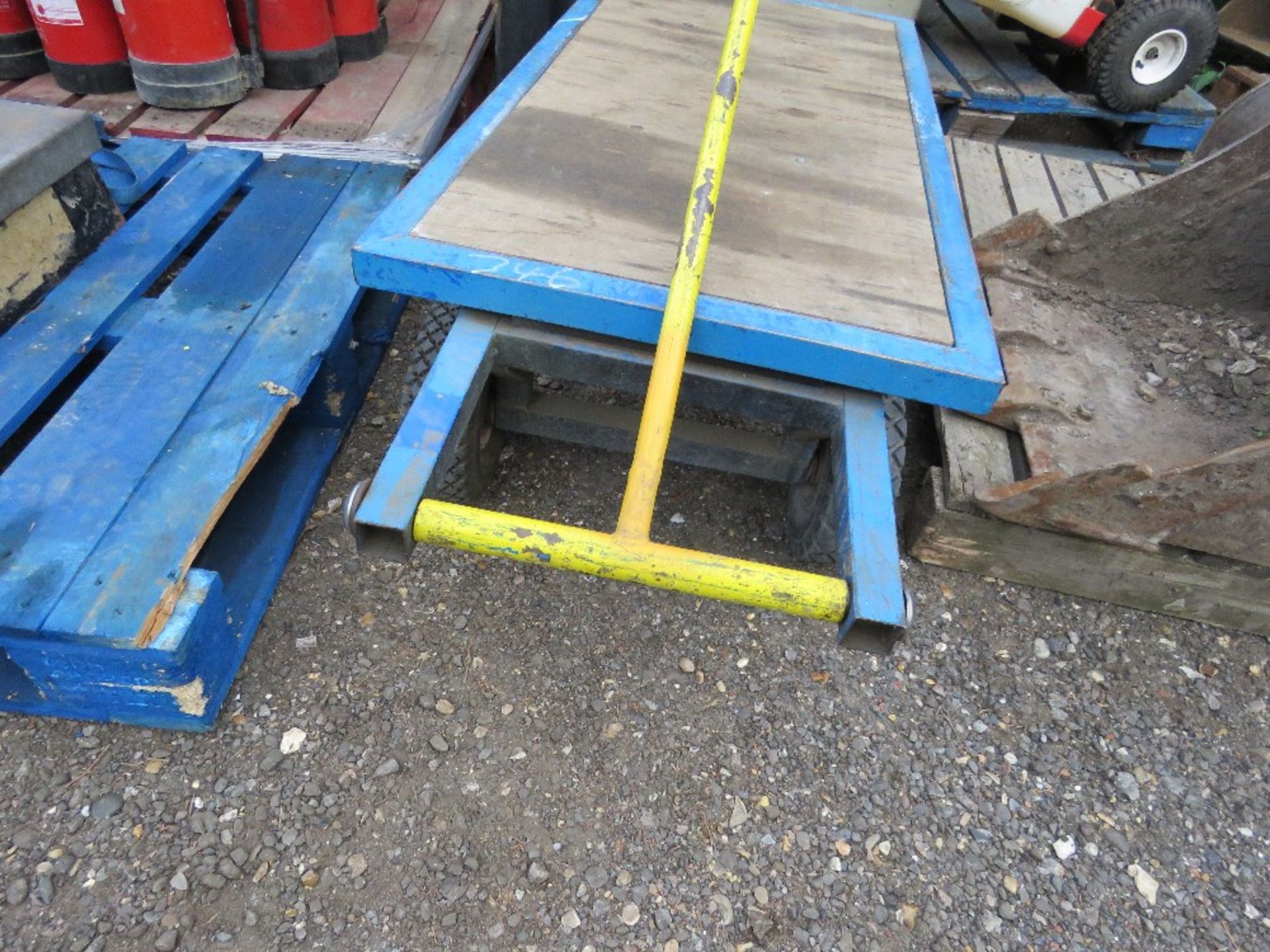 4 WHEEL TROLLEY.. SOURCED FROM DEPOT CLOSURE. - Image 2 of 3