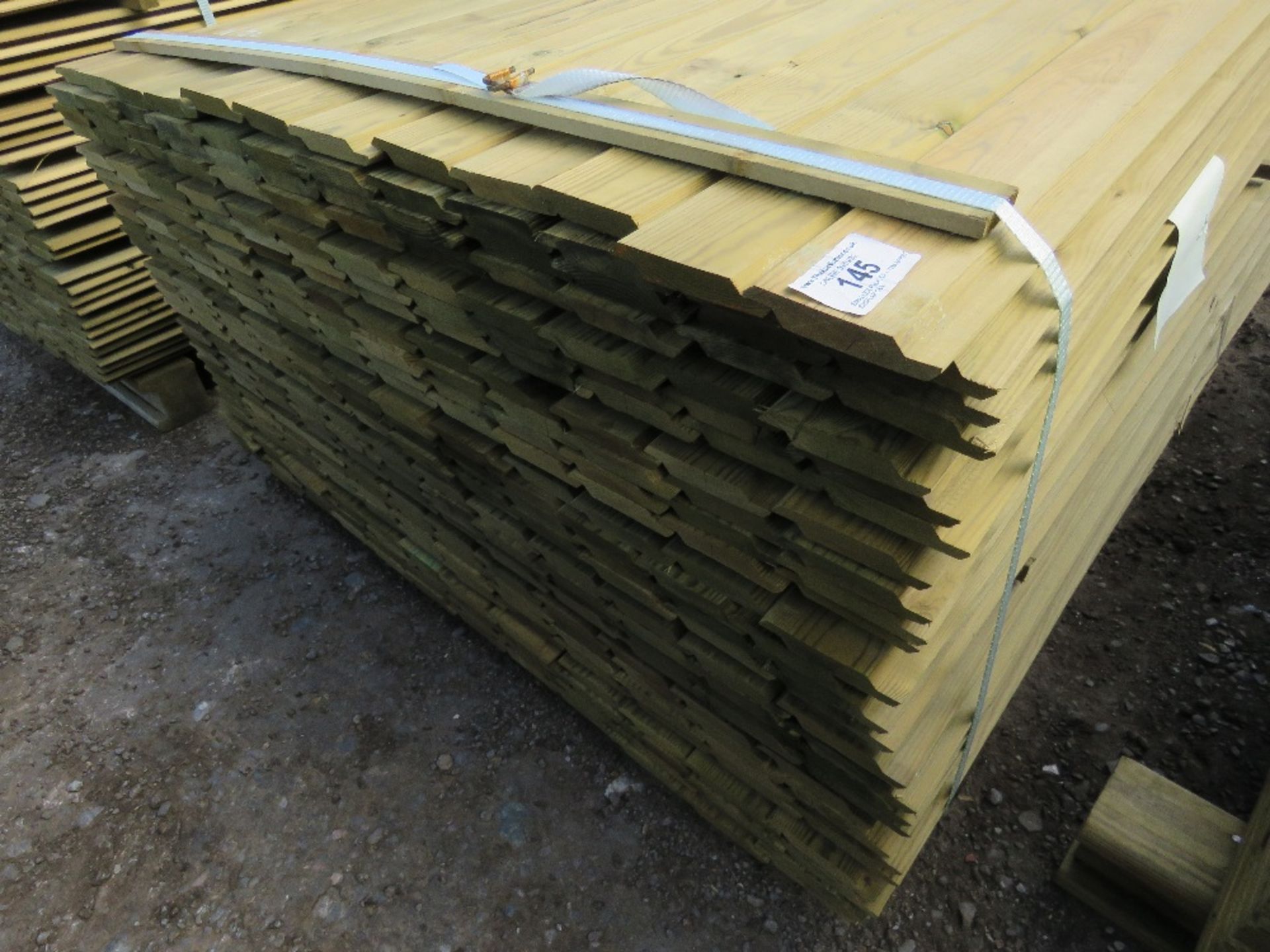 SMALLER PACK OF 1.72M APPROX SHIPLAP CLADDING TIMBER X 9.5CM WIDTH. - Image 3 of 3