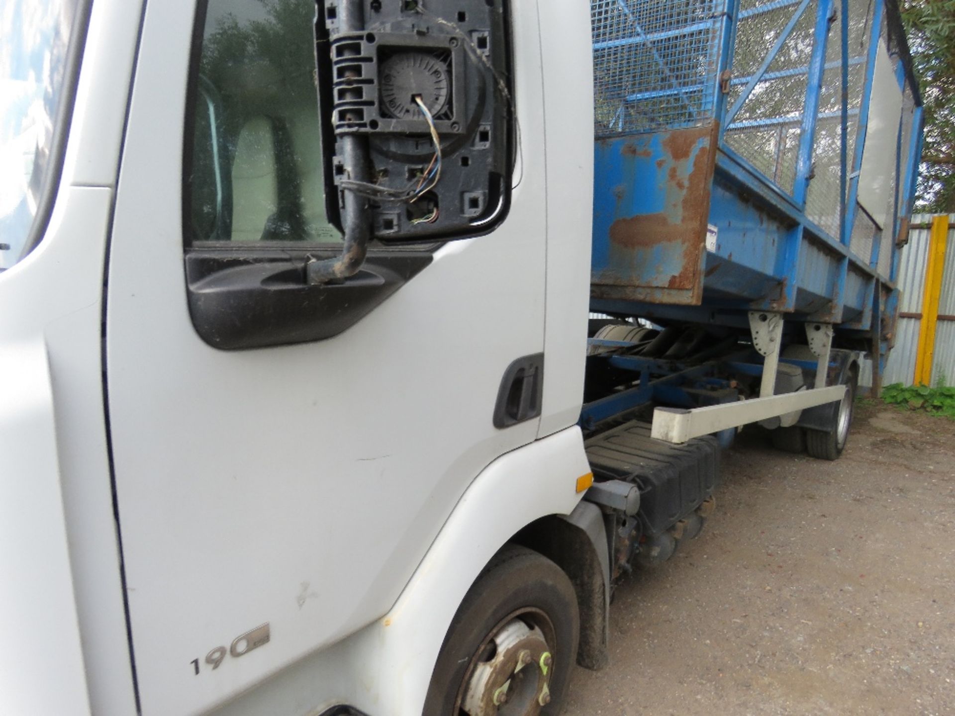 RENAULT MIDLUM 190 7.5TONNE TIPPER REG:BU08 FCG. WITH TAIL LIFT. MESH SIDES. 184,202 REC KMS. WITH V - Image 9 of 16