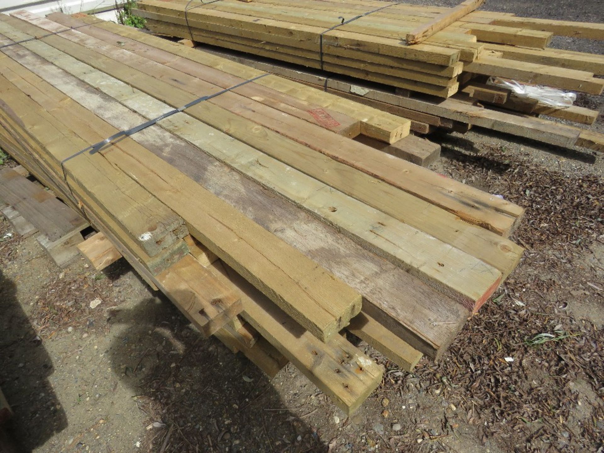 2 X BUNDLES OF PRE USED DE-NAILED 4X2 TIMBER. MAJORITY BEING 2.4-3M LENGTH APPROX. 32 PIECES IN EACH - Image 2 of 2