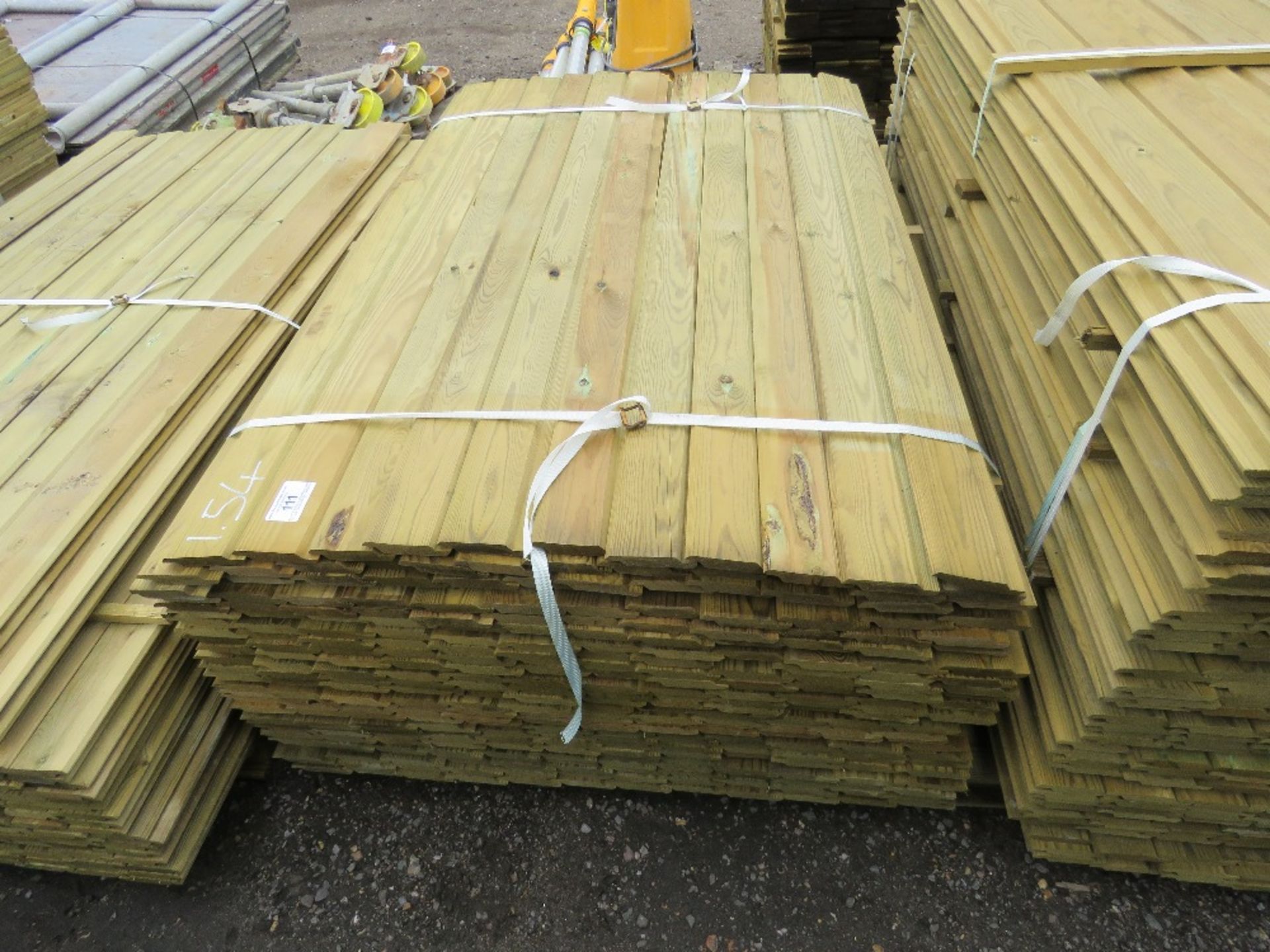 LARGE BUNDLE OF SHIPLAP TIMBER FENCE CLADDING @1.54M LENGTH X 10CM WIDE APPROX. - Image 2 of 2