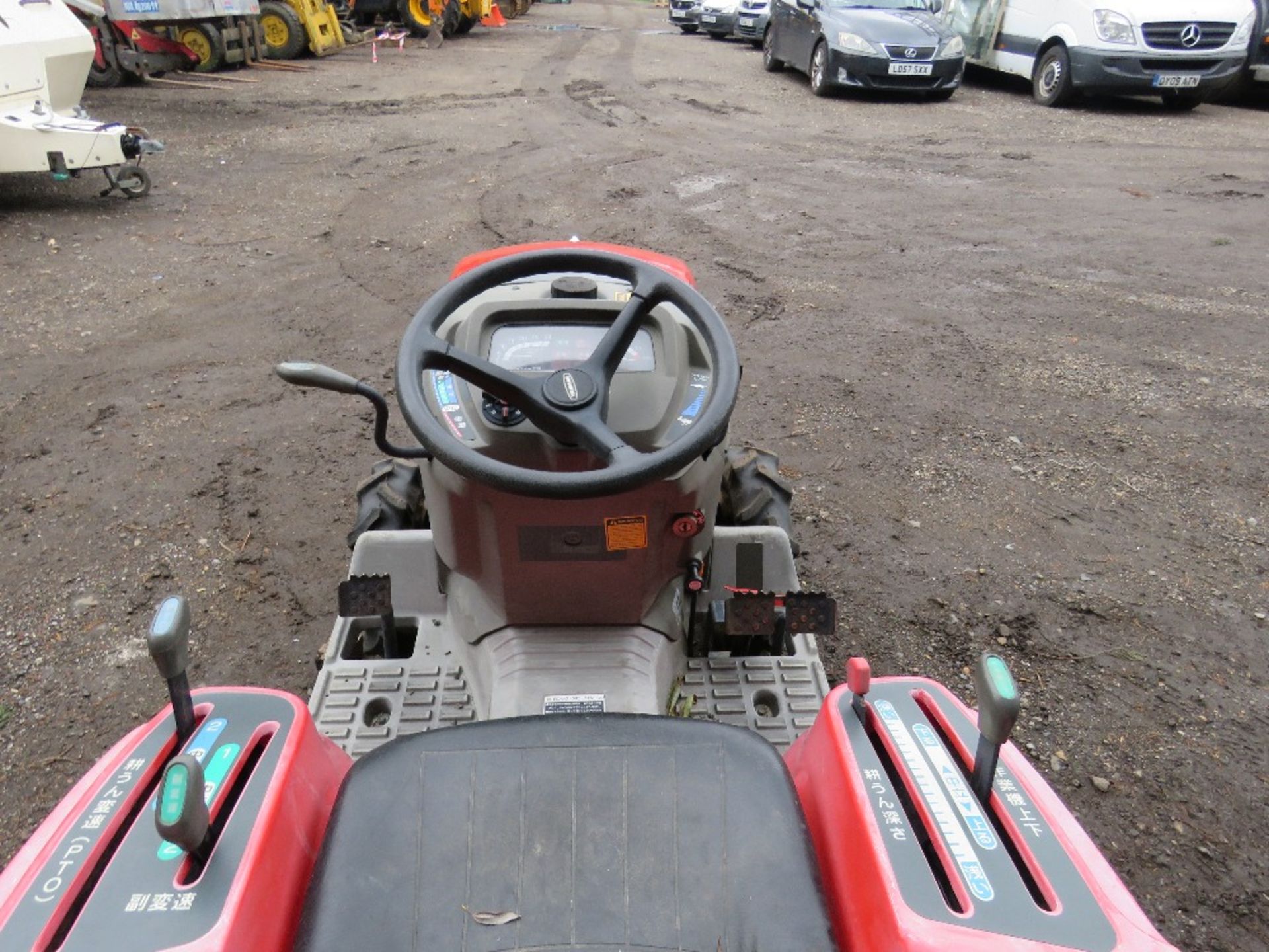 YANMAR KE1 4WD COMPACT TRACTOR WITH REAR LINKAGE. 475 RE HRS. WHEN TESTED WAS SEEN TO RUN, DRIVE, PT - Image 4 of 4