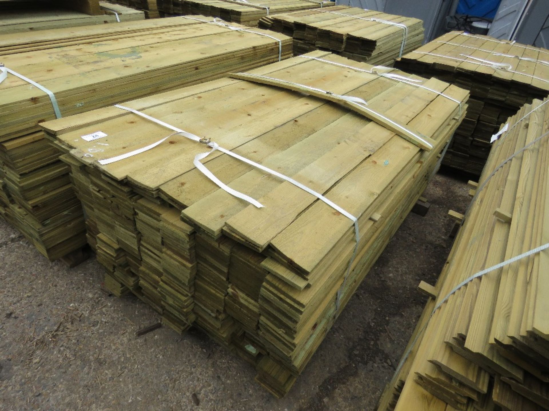 LARGE BUNDLE OF FEATHER EDGE TIMBER CLADDING @1.8M X 10.5CM WIDE APPROX.