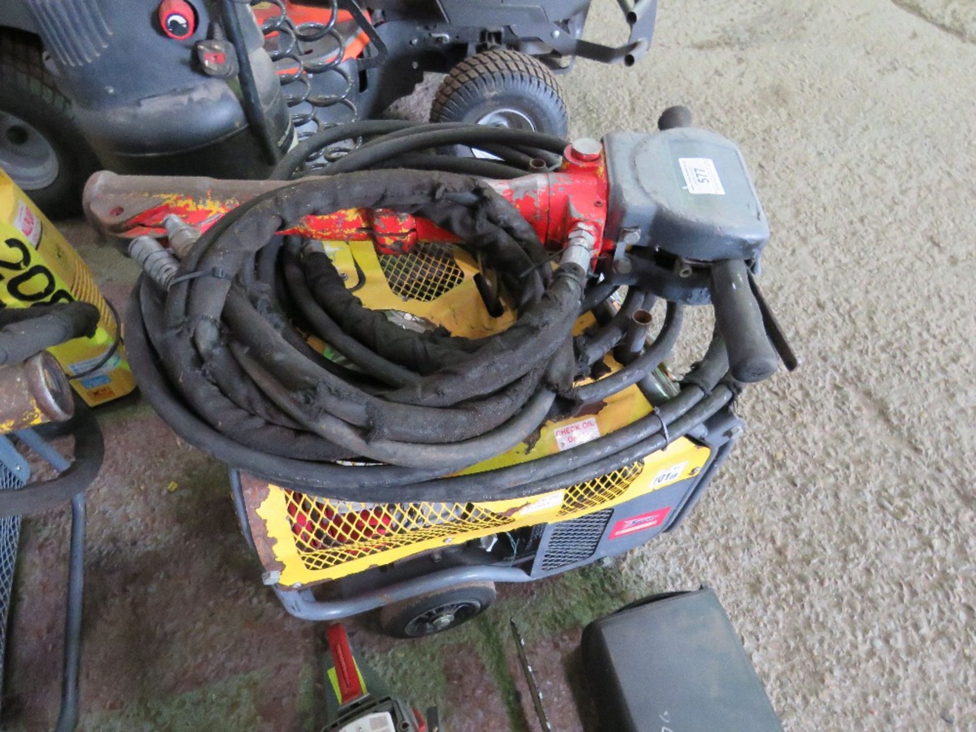 ATLAS COPCO LP9-20P HYDRAULIC BREAKER PACK WITH HOSE AND GUN. - Image 2 of 4