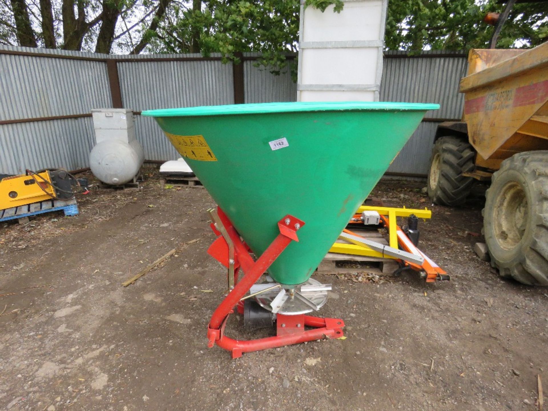 AGROMEX 500 LITRE TRACTOR MOUNTED FERTILISER SPREADER WITH PTO. 500 LITRE SIZE. UNUSED. - Image 2 of 4