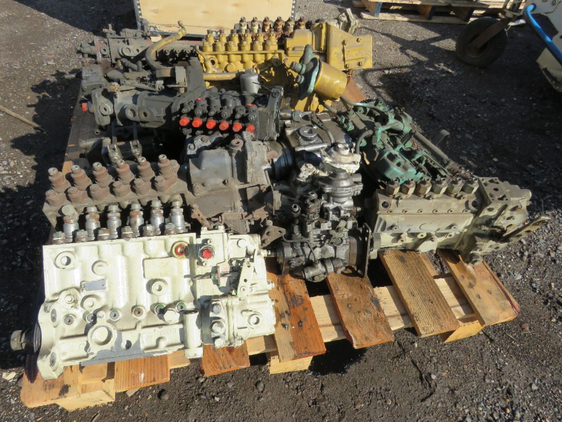 PALLET OF DIESEL INJECTION PUMPS. PRE USED, CONDITION UNKNOWN. - Image 3 of 4