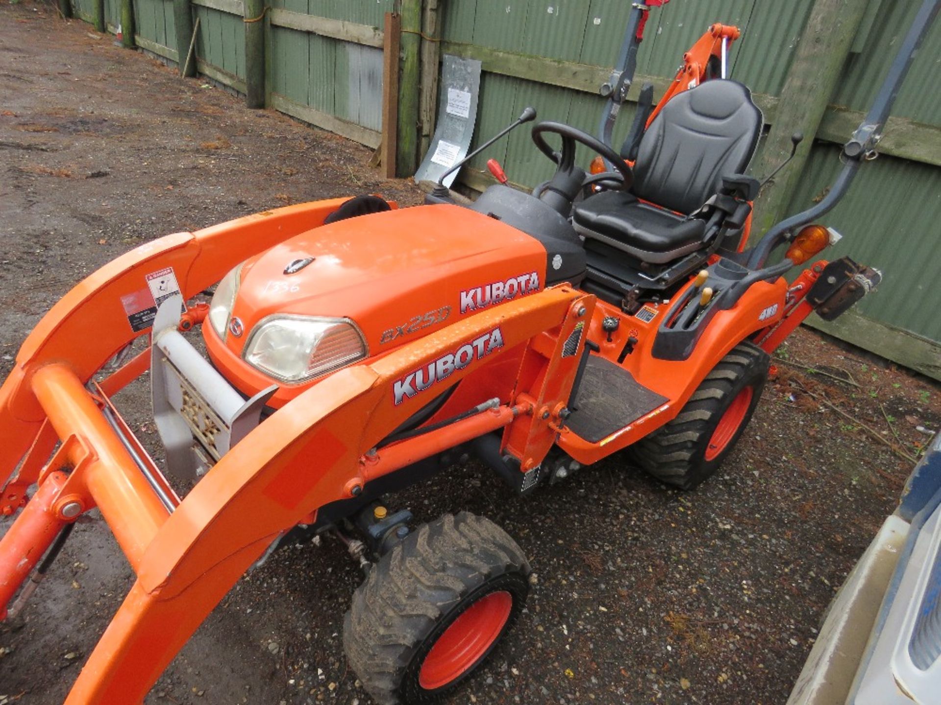 KUBOTA BX25D COMPACT TRACTOR WITH LOADER AND BACKHOE. 51 REC HRS. SN:50986. YEAR 2016 BUILD, COMMISS - Image 7 of 7