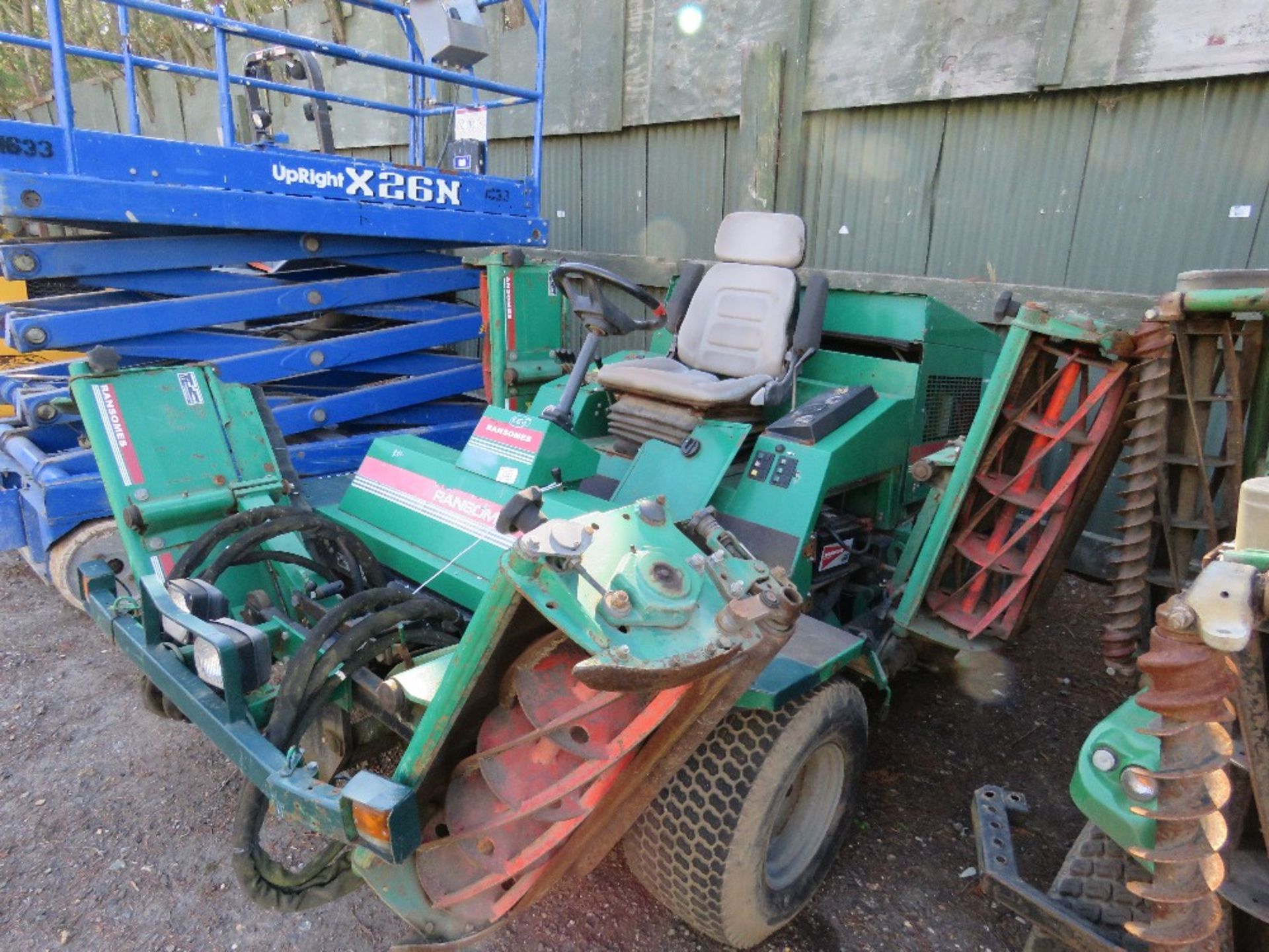 RANSOMES COMMANDER 3510 51HP 5 GANG MOWER. WHEN TESTED WAS SEEN TO RUN, DRIVE AND MOWERS TURNED.