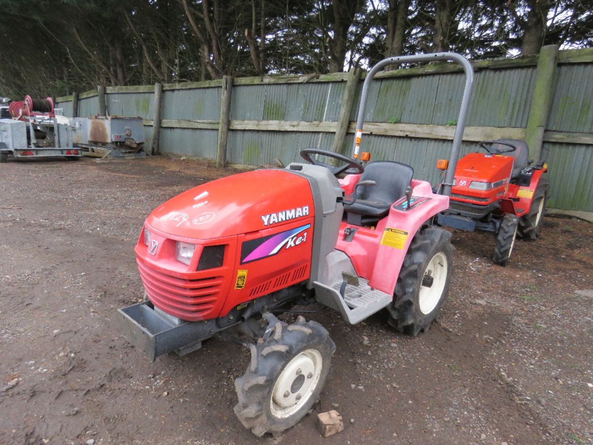 YANMAR KE1 4WD COMPACT TRACTOR WITH REAR LINKAGE. 475 RE HRS. WHEN TESTED WAS SEEN TO RUN, DRIVE, PT - Image 2 of 4