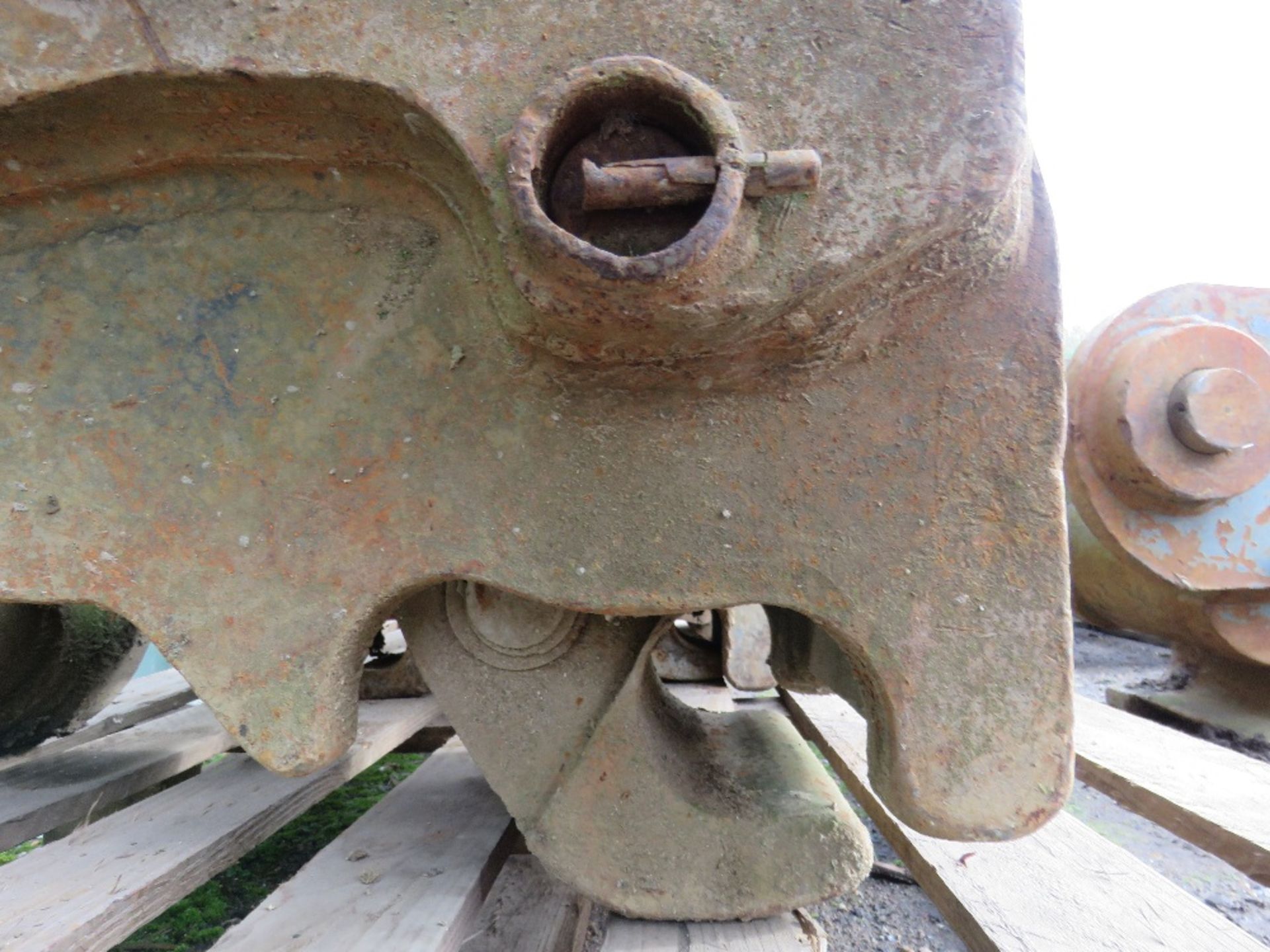 20TONNE HYDRAULIC QUICK HITCH, 80MM PINS, UNTESTED. - Image 3 of 3