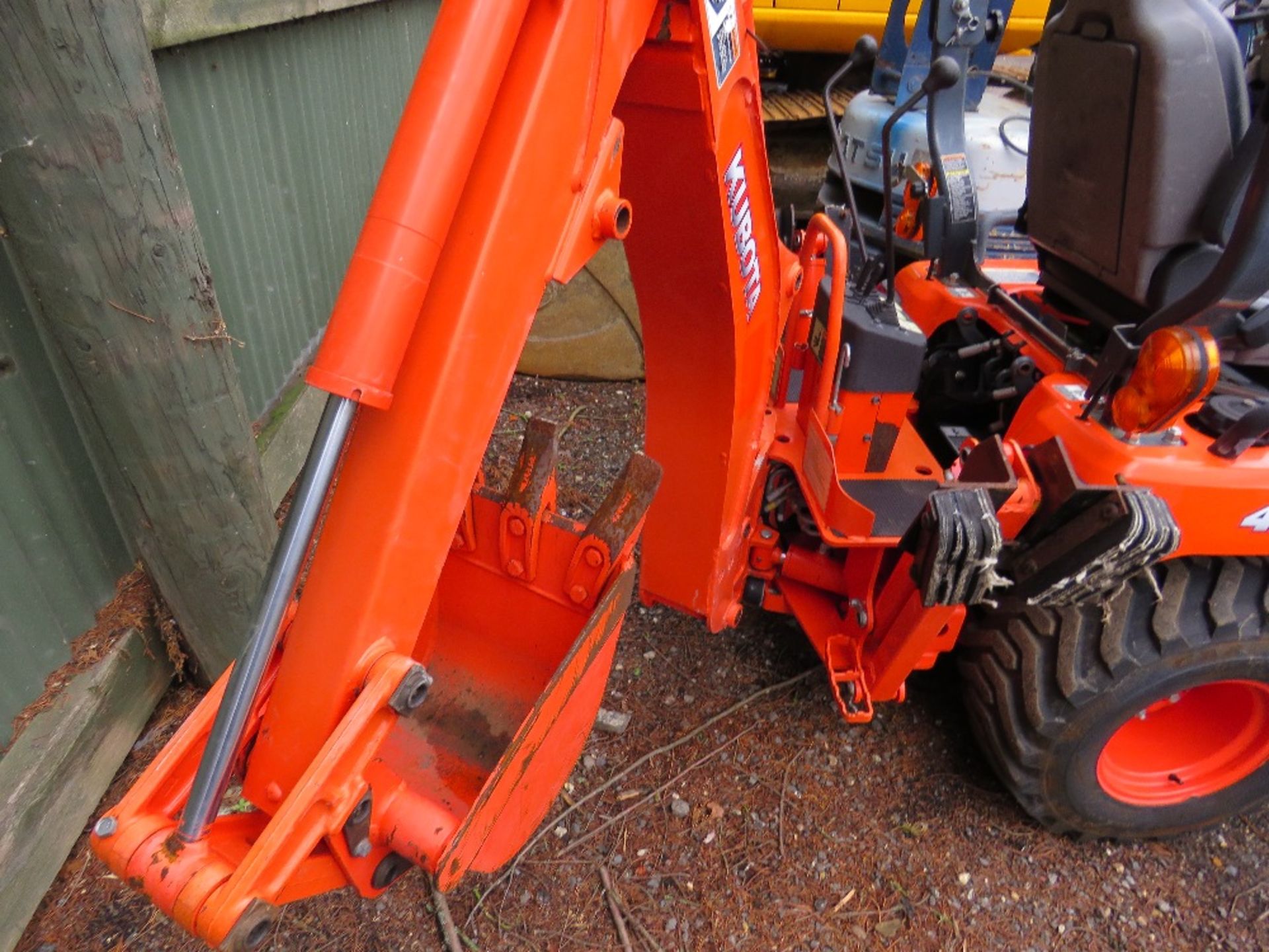 KUBOTA BX25D COMPACT TRACTOR WITH LOADER AND BACKHOE. 51 REC HRS. SN:50986. YEAR 2016 BUILD, COMMISS - Image 6 of 7