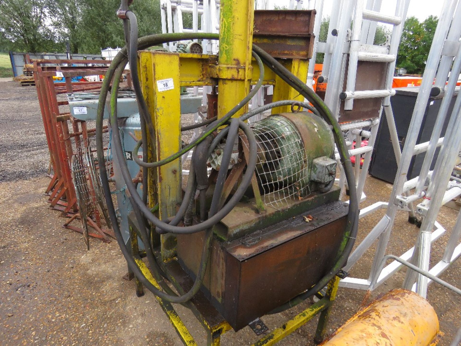 HEAVY DUTY 3 PHASE POWERED HYDRAULIC PRESS UNIT.