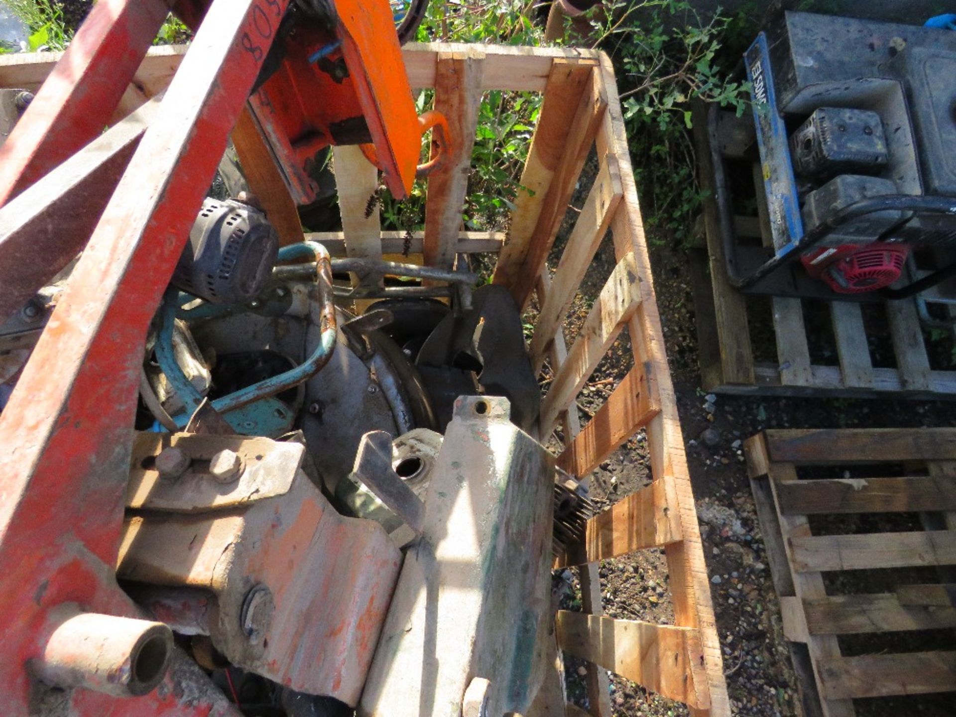 STILLAGE OF RAMMER MACHINE PARTS ETC INCLUDING TRAILER HITCH AND WINCH. - Image 4 of 4