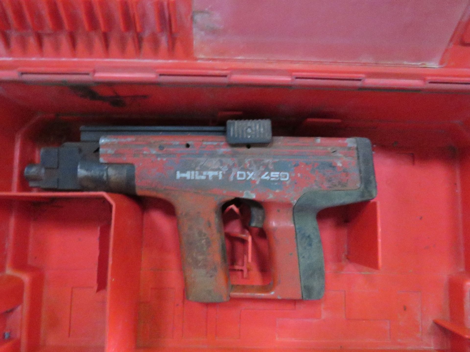 HILTI DX450 NAIL GUN