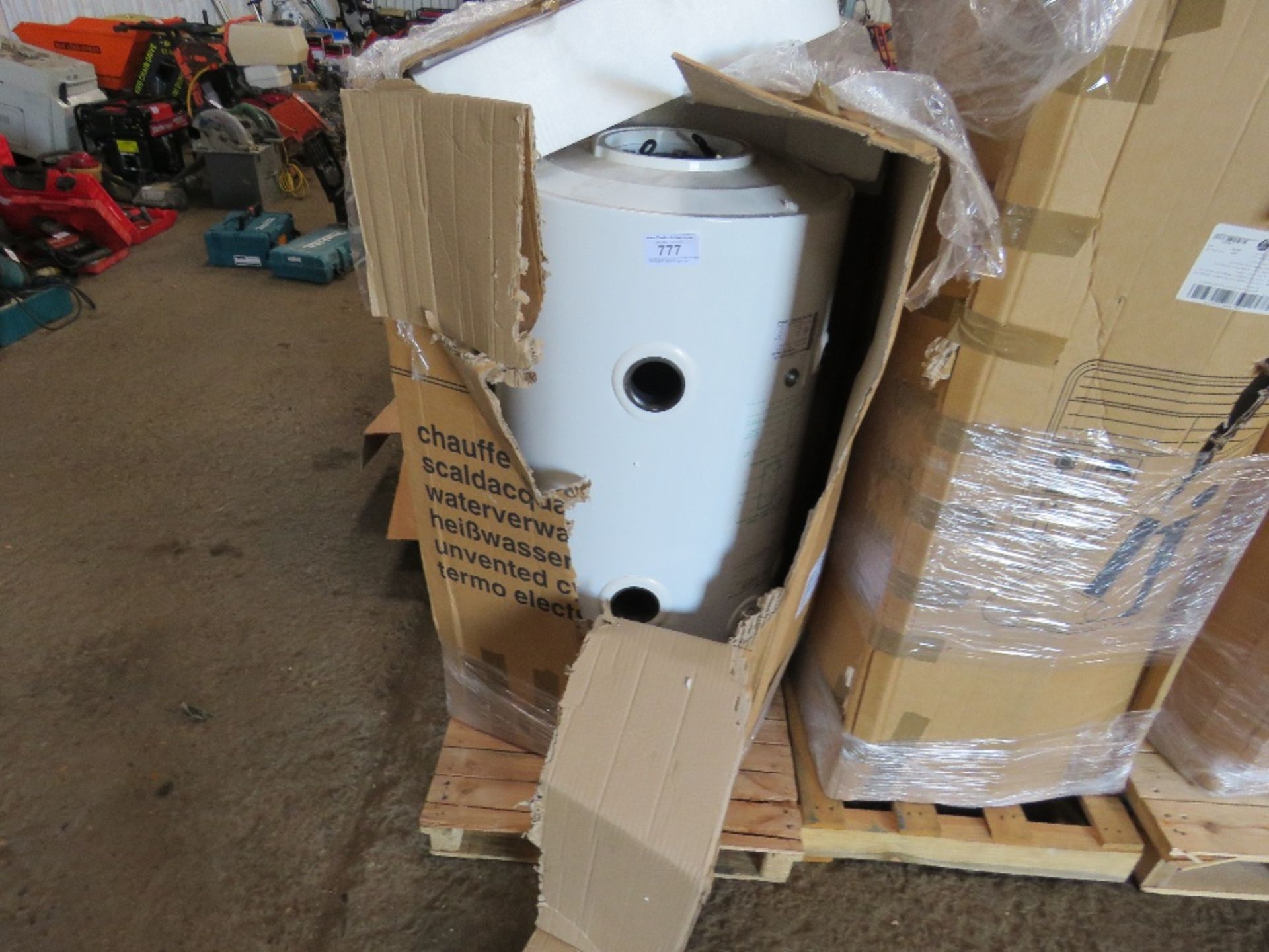 CLASSICO STD125 FLOOR STANDING 3000WATT WATER HEATER UNIT.BOXED BUT CONDITION UNKNOWN