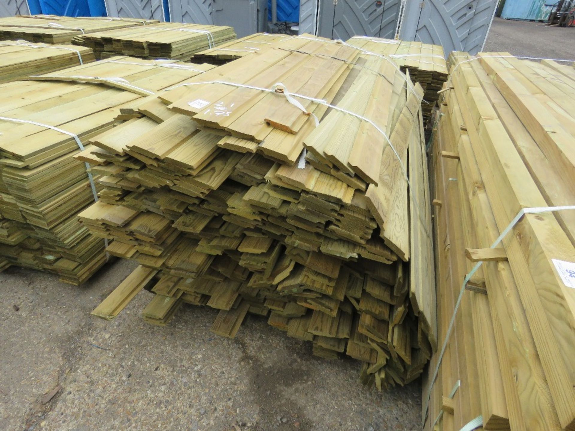 LARGE BUNDLE OF SHIPLAP TIMBER FENCE CLADDING @1.75-2.1M LENGTHS X 10CM WIDE APPROX. - Image 2 of 2