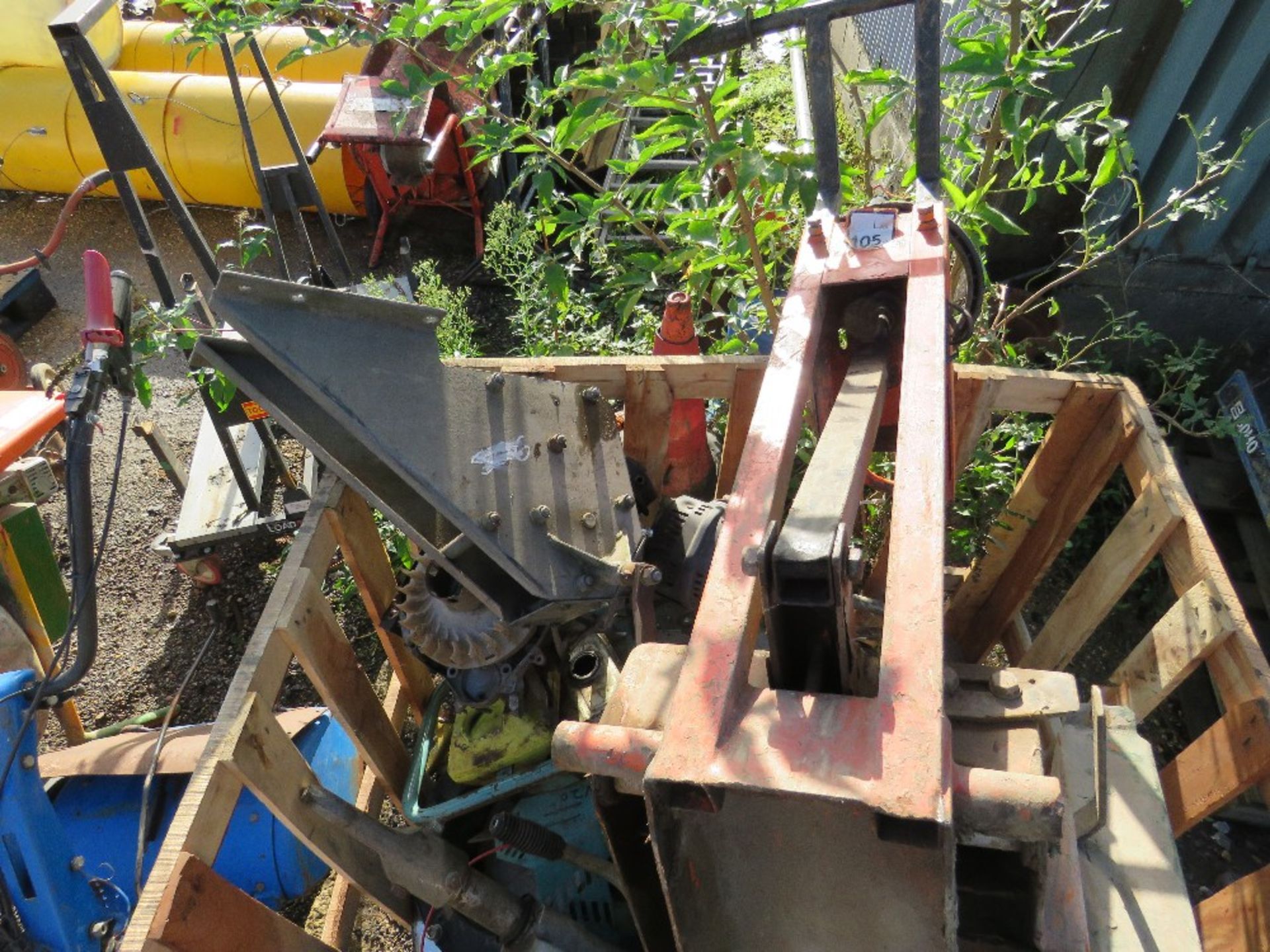 STILLAGE OF RAMMER MACHINE PARTS ETC INCLUDING TRAILER HITCH AND WINCH. - Image 2 of 4