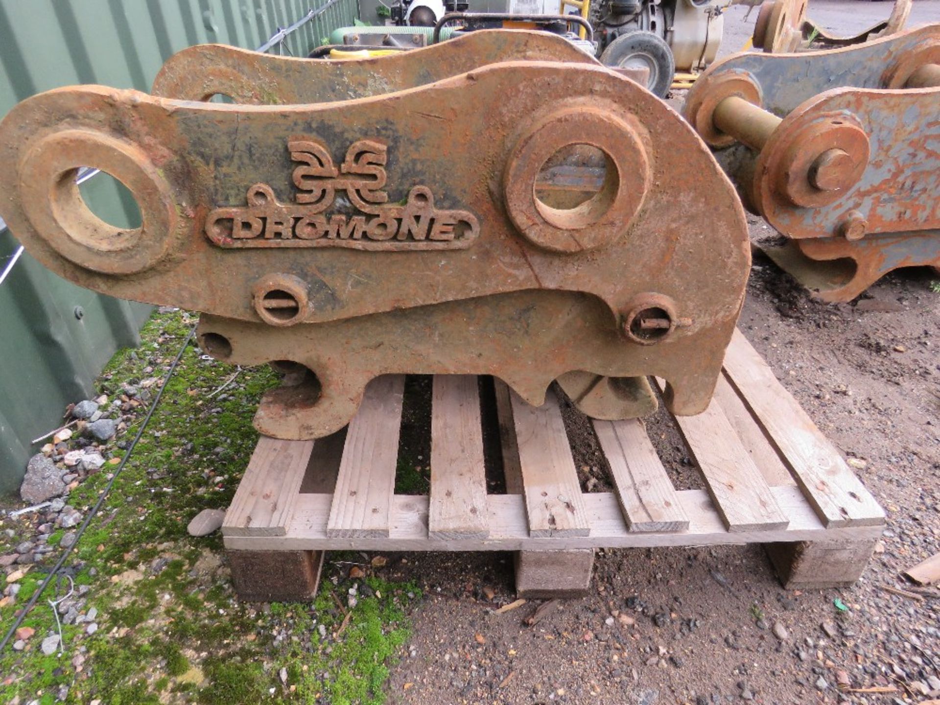 20TONNE HYDRAULIC QUICK HITCH, 80MM PINS, UNTESTED. - Image 2 of 3