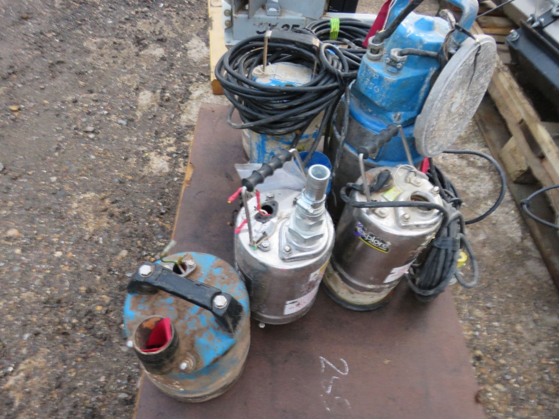 PALLET OF SUBMERSIBLE WATER PUMPS. - Image 3 of 3