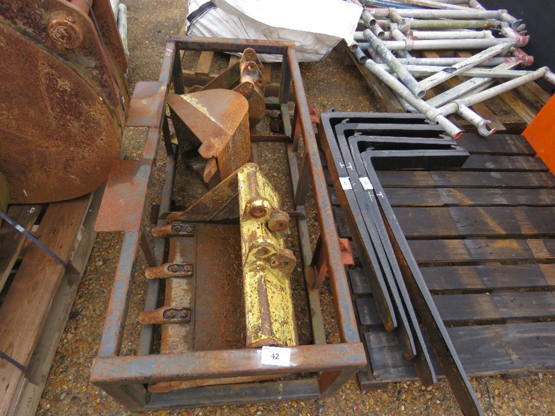 2 FT, 1FT AND 10 INCH JCB EXCAVATOR BUCKETS ON 25MM PINS.IN FRAME